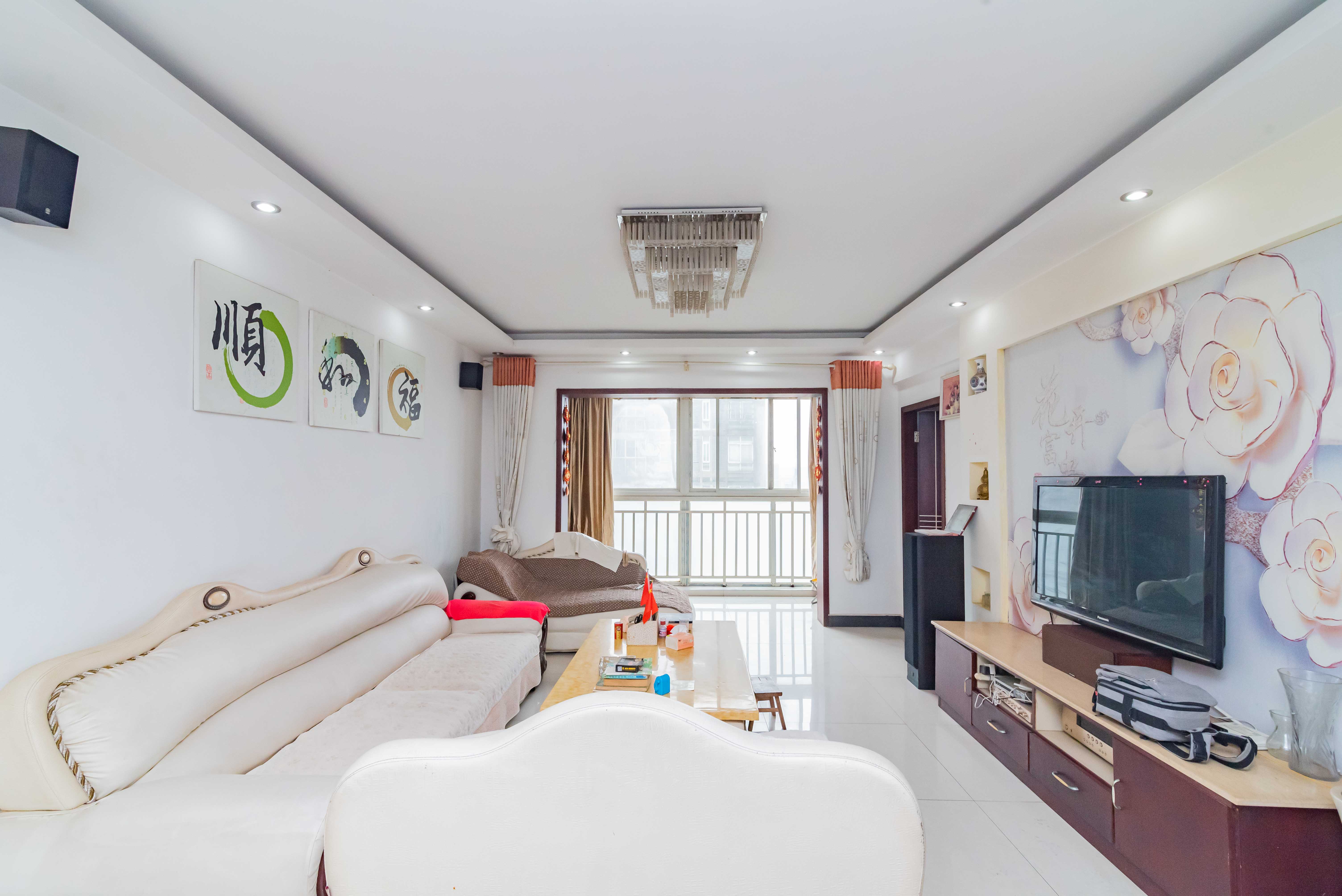 紫晶城 4室2厅1卫 87.80万 紫晶城 4室2厅1卫 87.80万客厅