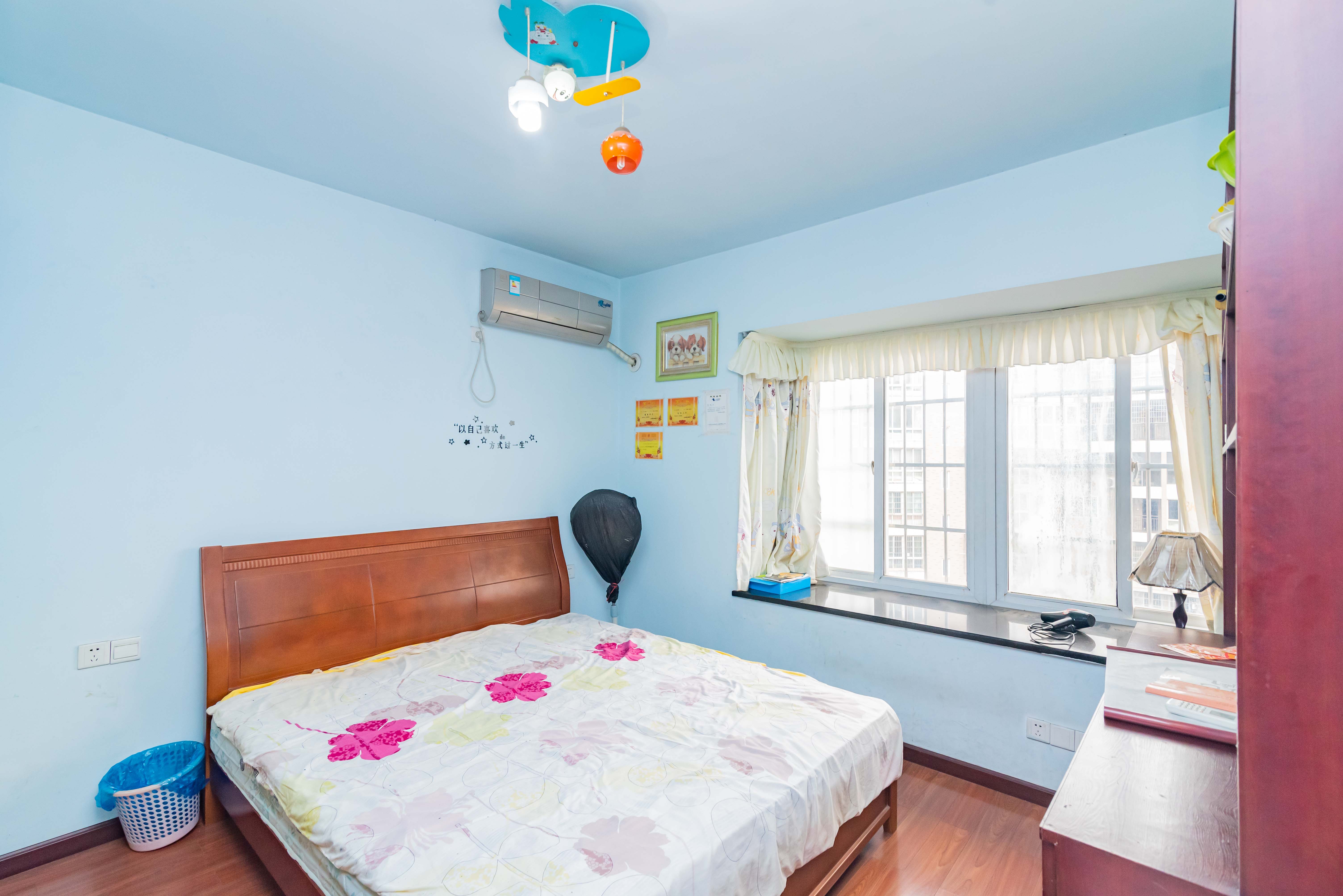 紫晶城 4室2厅1卫 87.80万 紫晶城 4室2厅1卫 87.80万卧室