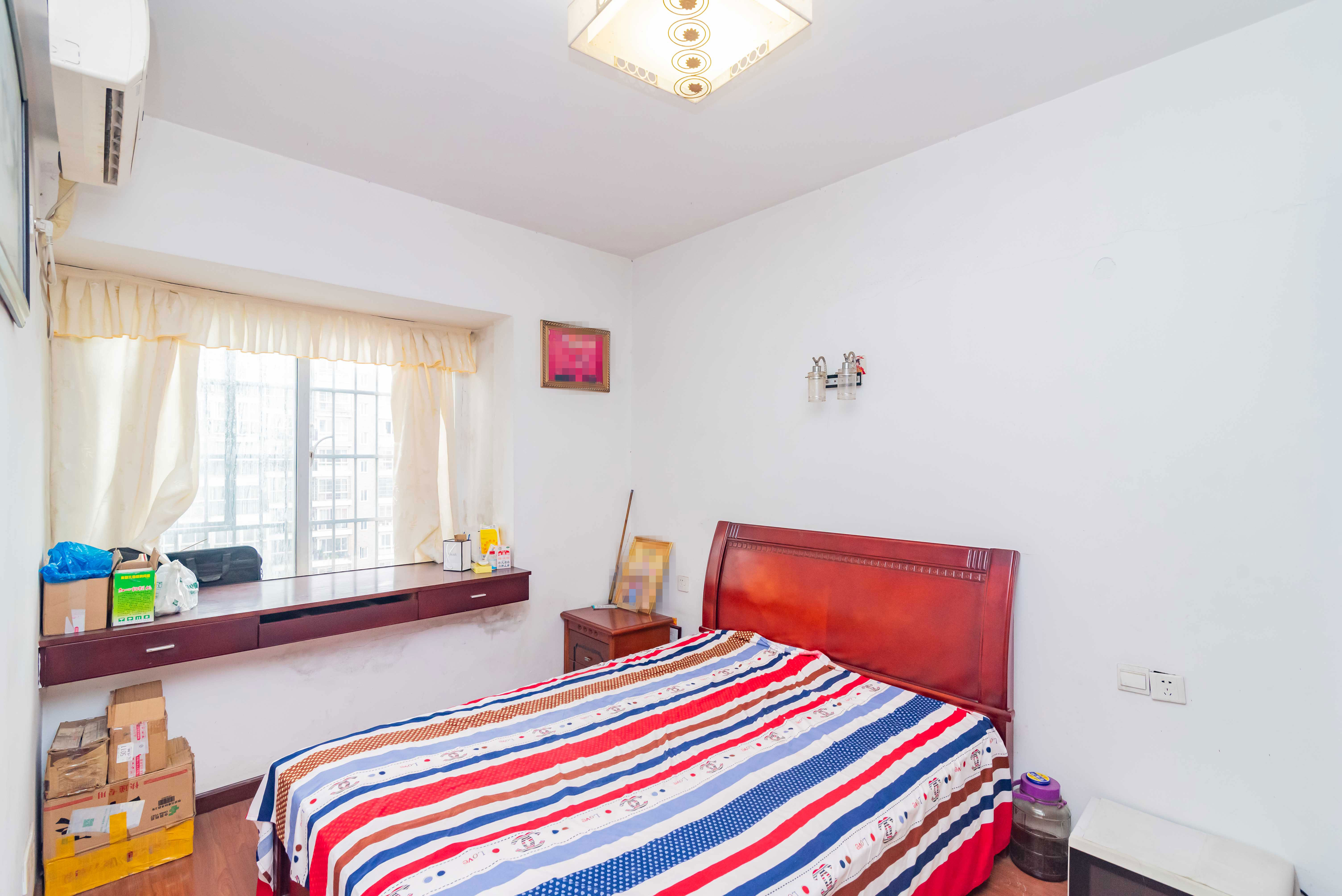 紫晶城 4室2厅1卫 87.80万 紫晶城 4室2厅1卫 87.80万卧室