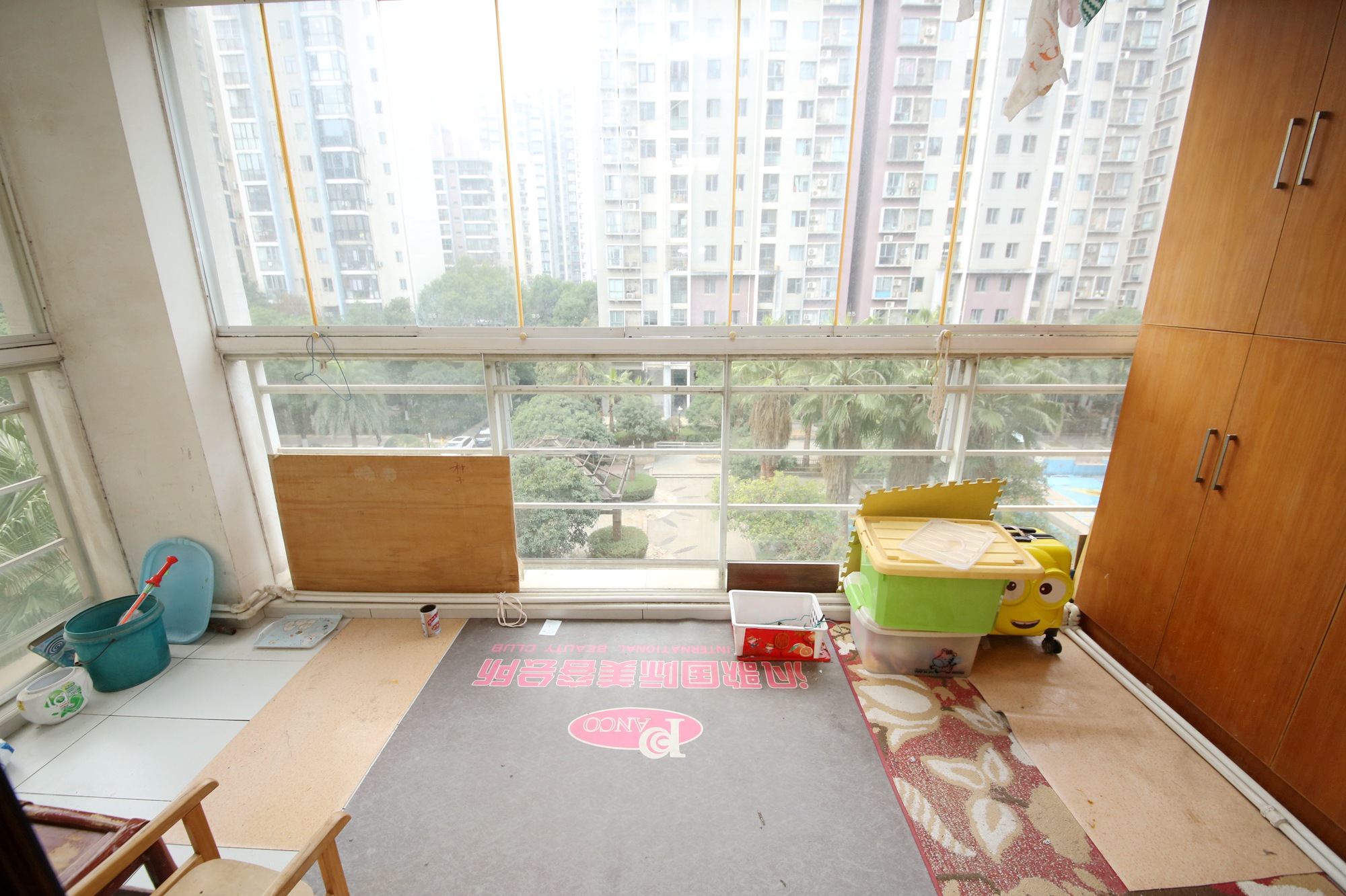 银港水晶城  4室2厅2卫   150.00万阳台