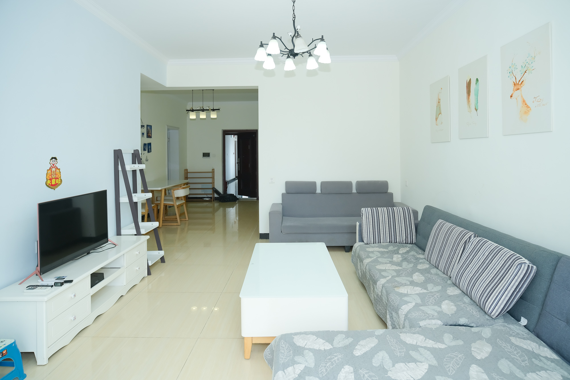 艾美潇湘  3室2厅1卫    56.8万 艾美潇湘  3室2厅1卫    56.8万客厅