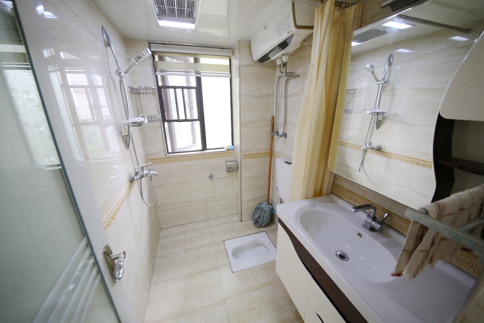 长房白沙湾 3室2厅2卫 120.0万 长房白沙湾 3室2厅2卫 120.0万卫生间