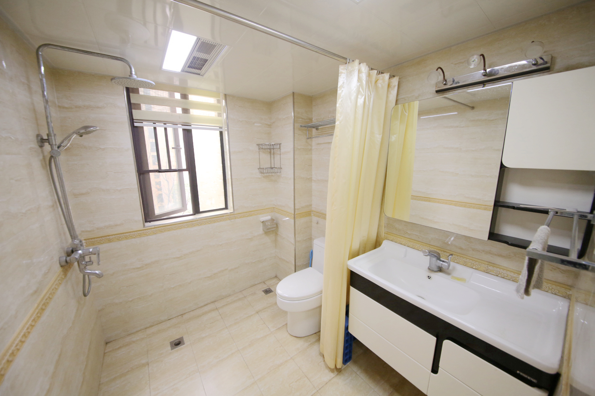 长房白沙湾 3室2厅2卫 120.0万 长房白沙湾 3室2厅2卫 120.0万卫生间