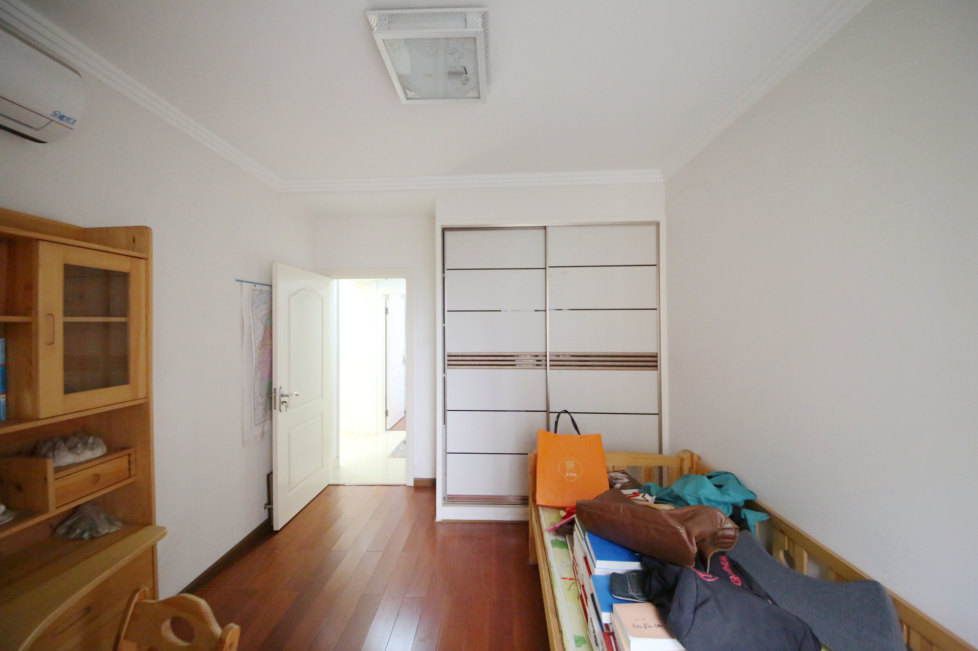 长房白沙湾 3室2厅2卫 120.0万 长房白沙湾 3室2厅2卫 120.0万卧室