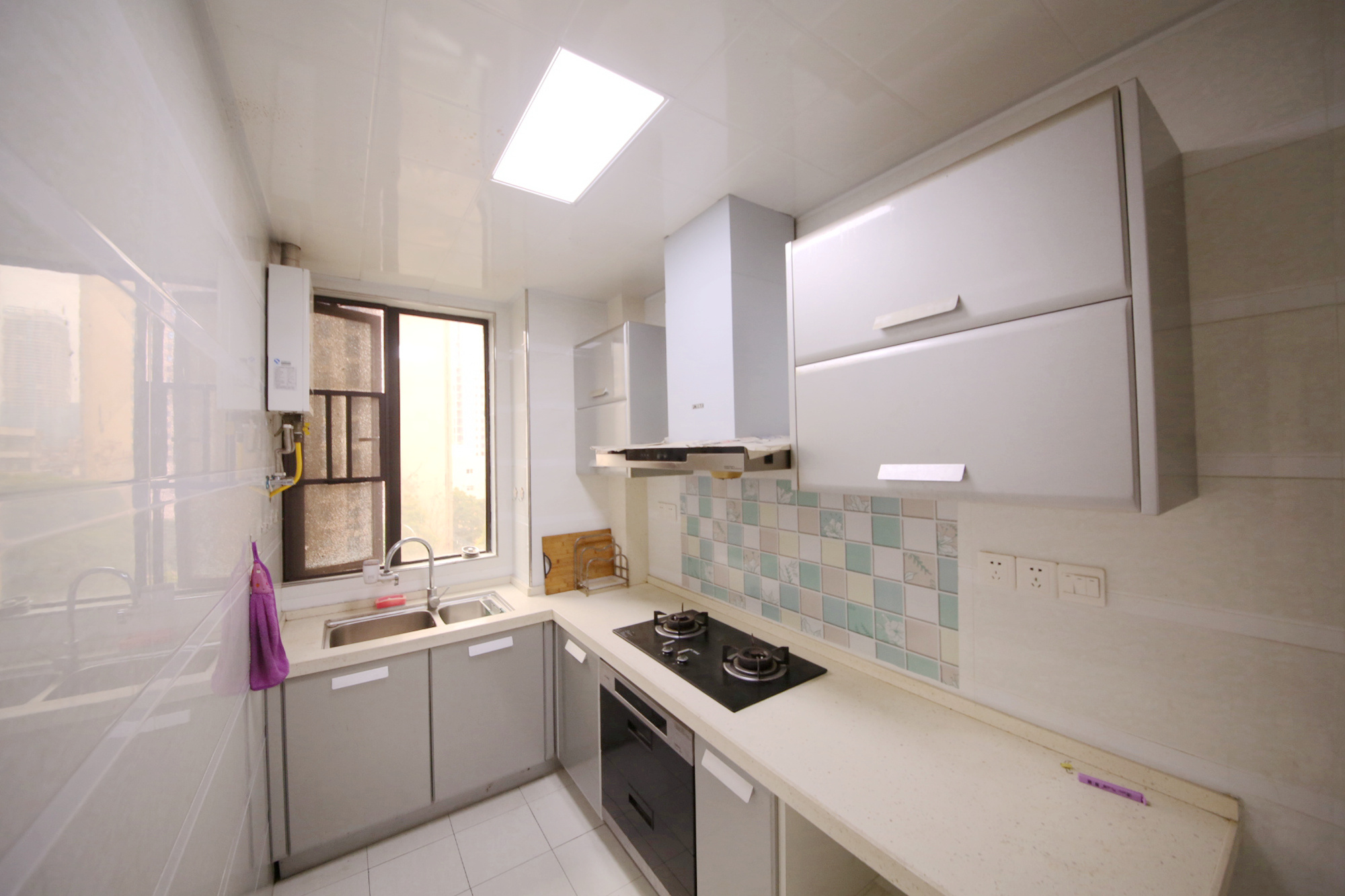 长房白沙湾 3室2厅2卫 120.0万 长房白沙湾 3室2厅2卫 120.0万厨房