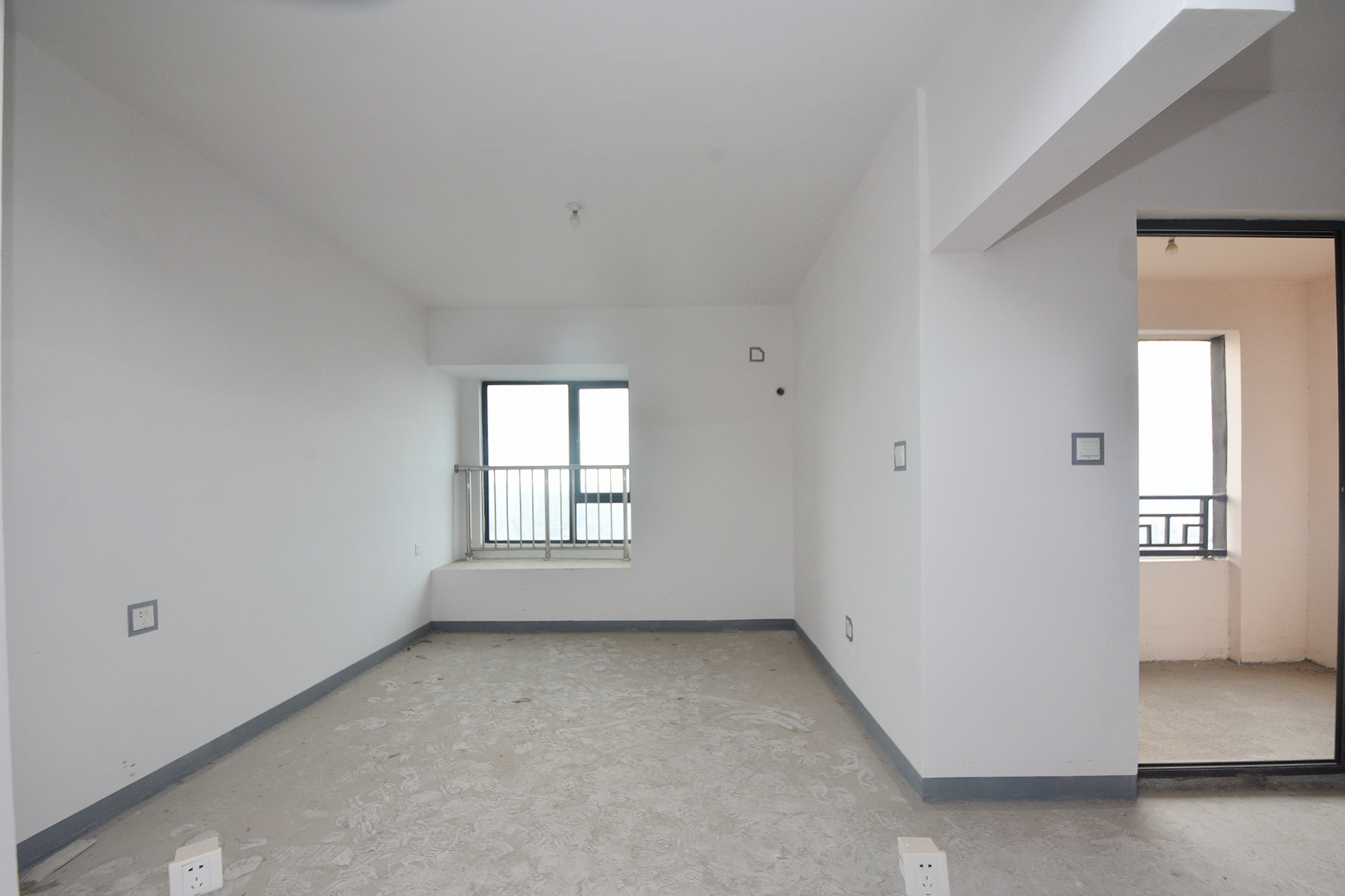 建发中央悦府  3室2厅1卫   140.00万卧室