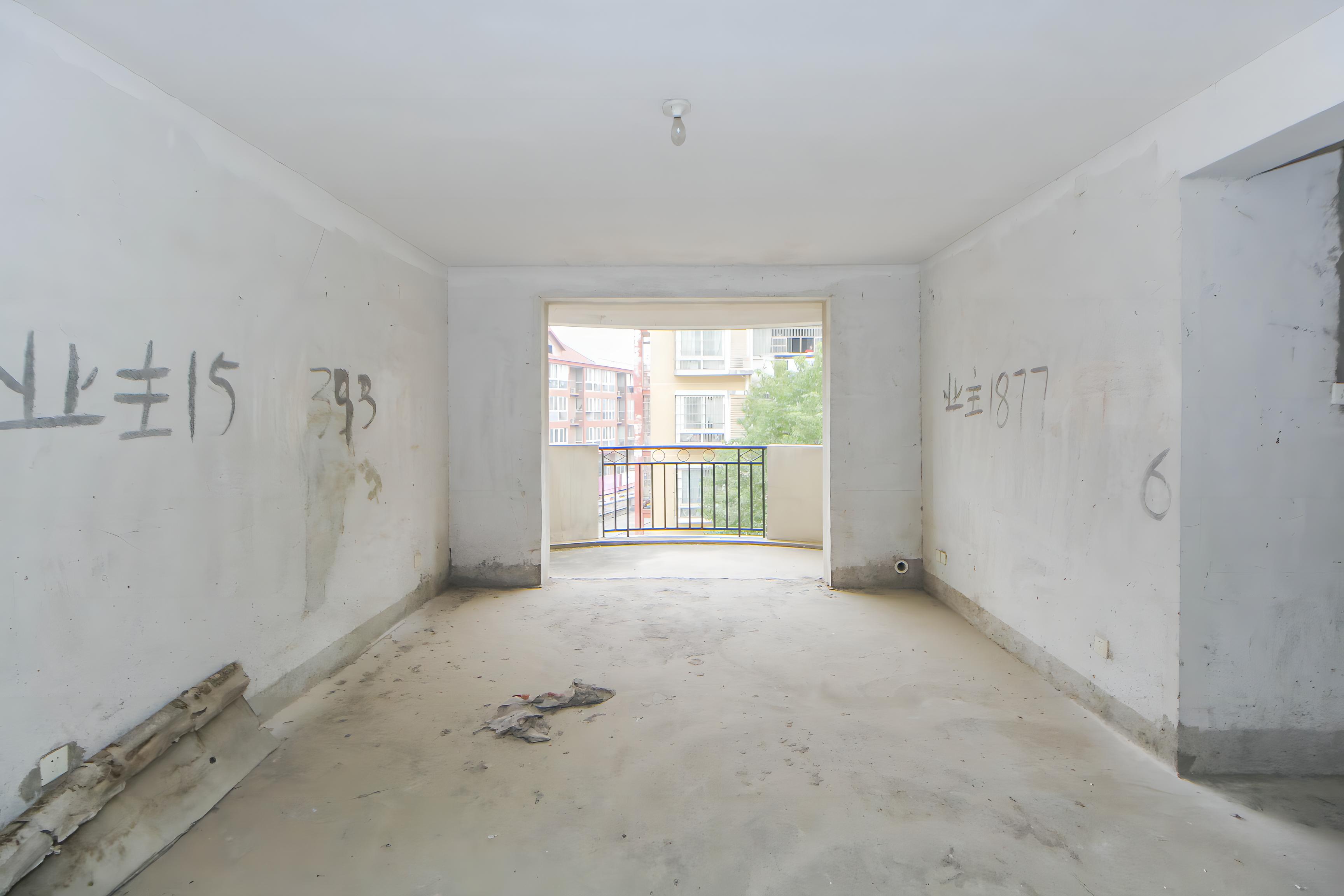 枫华府第 3室2厅2卫 45.0万 枫华府第 3室2厅2卫 45.0万客厅