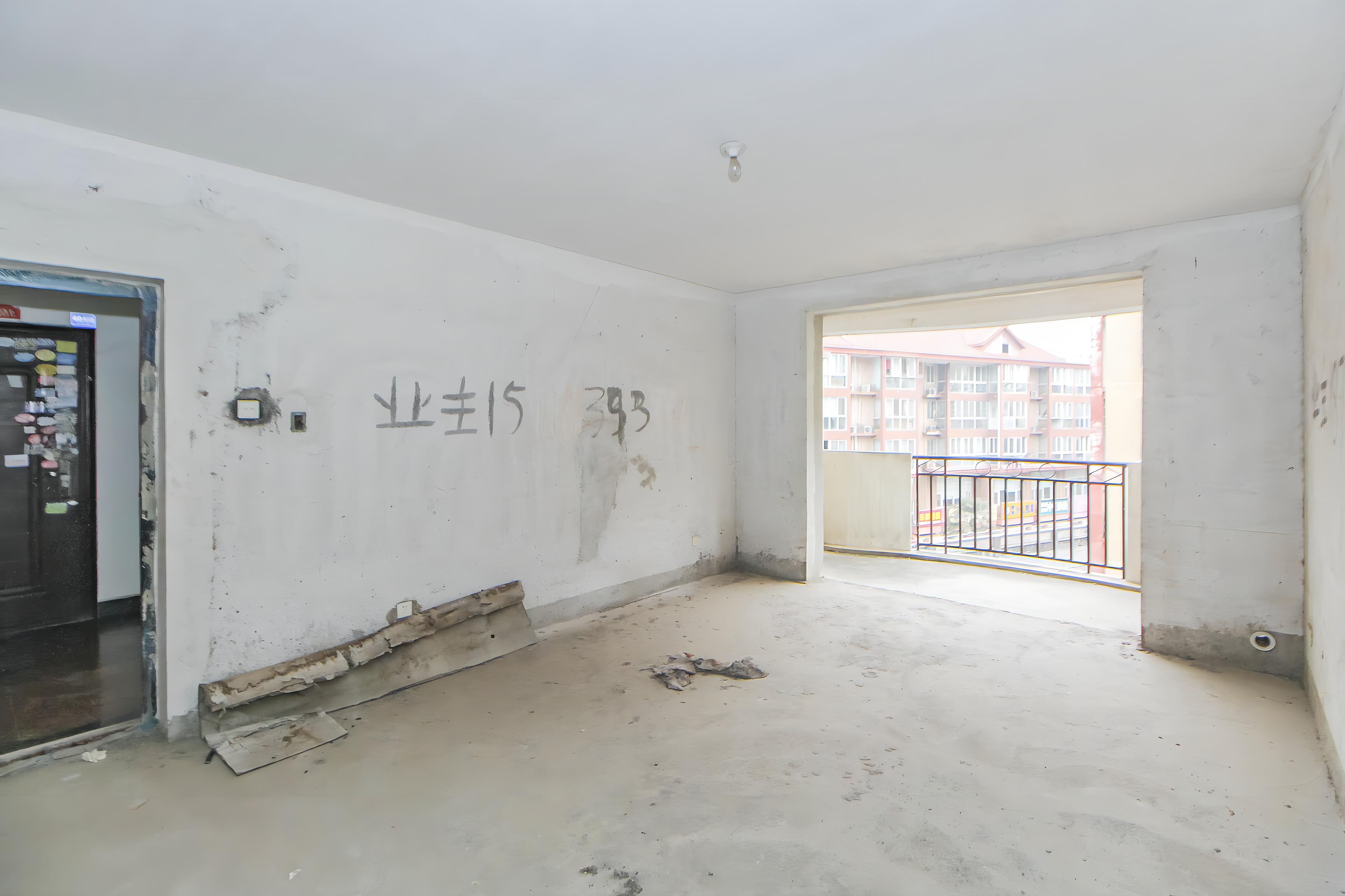 枫华府第 3室2厅2卫 45.0万 枫华府第 3室2厅2卫 45.0万客厅