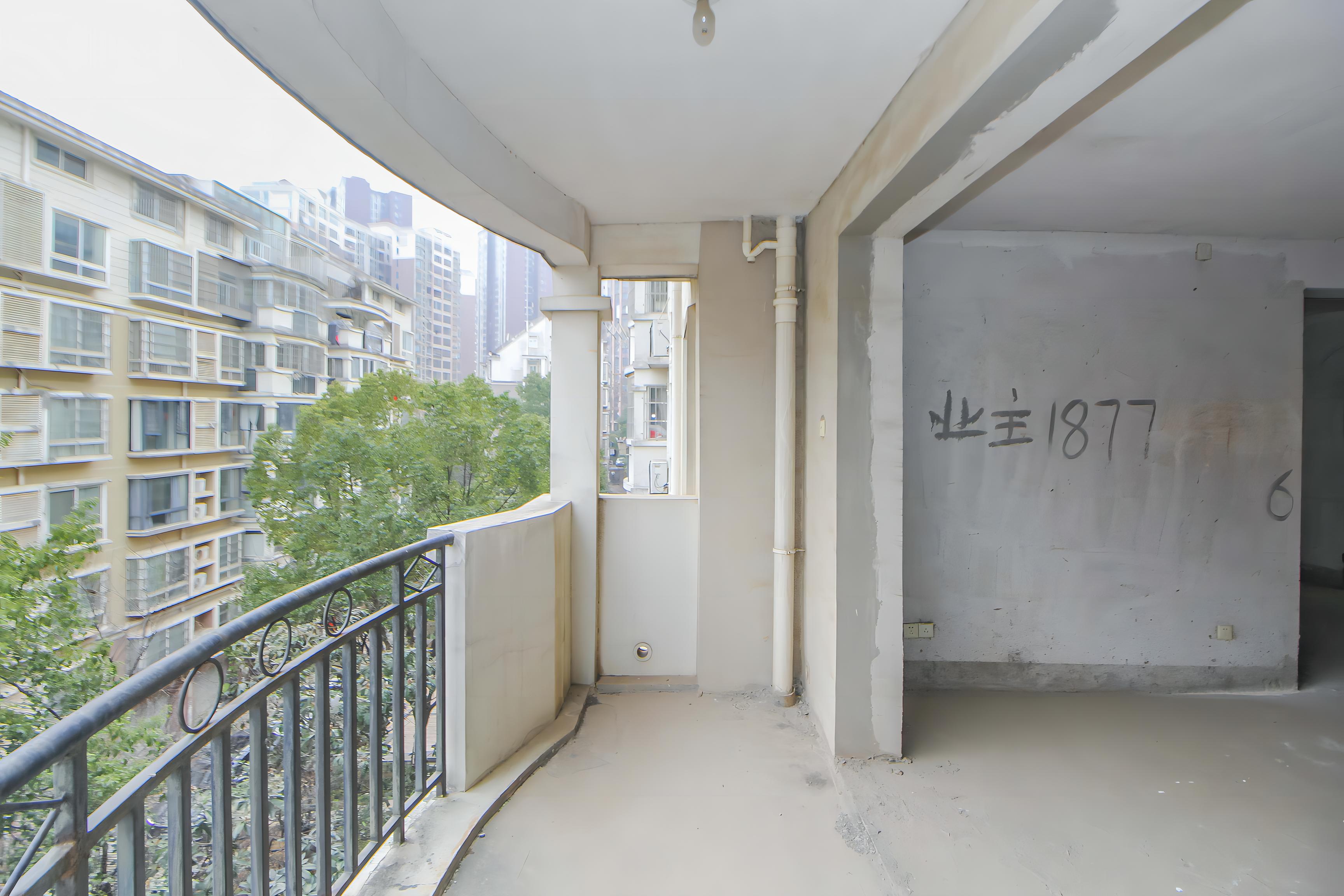 枫华府第 3室2厅2卫 45.0万 枫华府第 3室2厅2卫 45.0万阳台