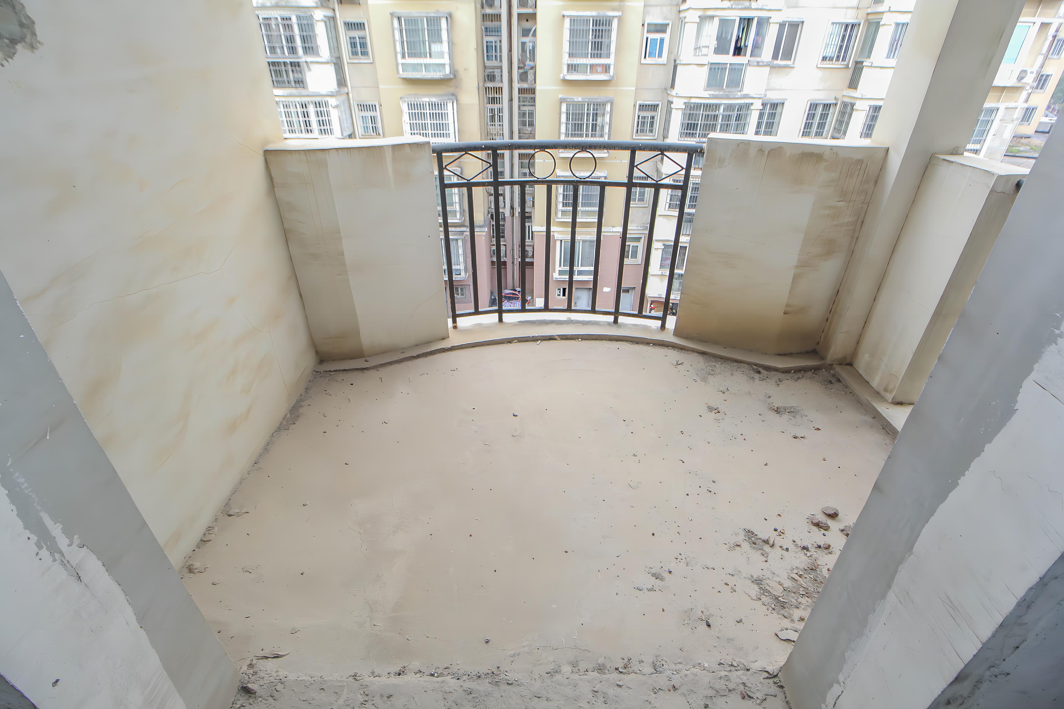 枫华府第 3室2厅2卫 45.0万 枫华府第 3室2厅2卫 45.0万阳台