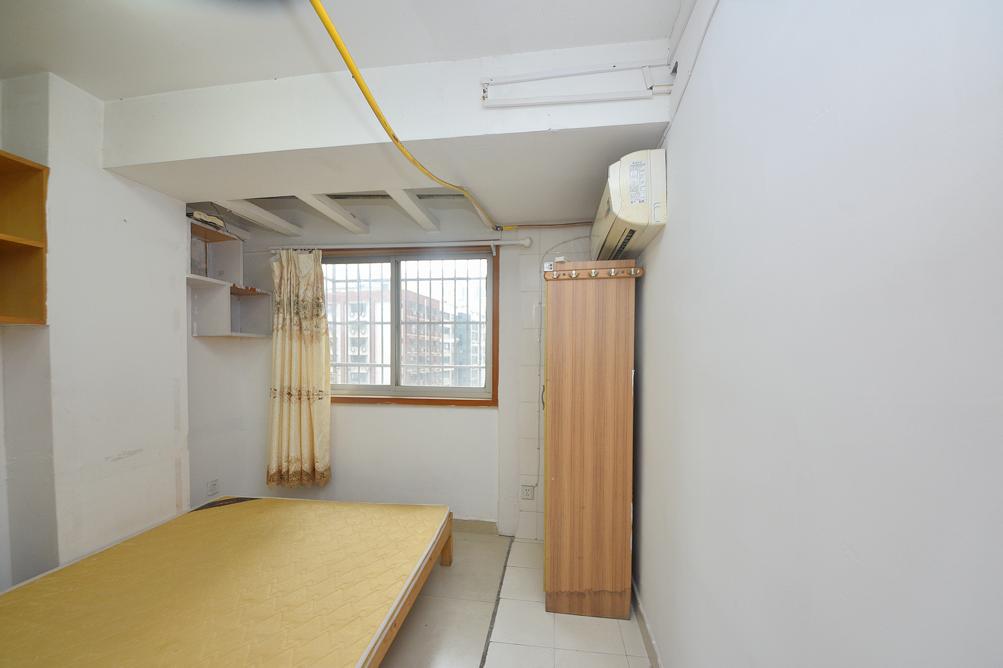 宏景名厦  3室2厅2卫   77.00万卧室