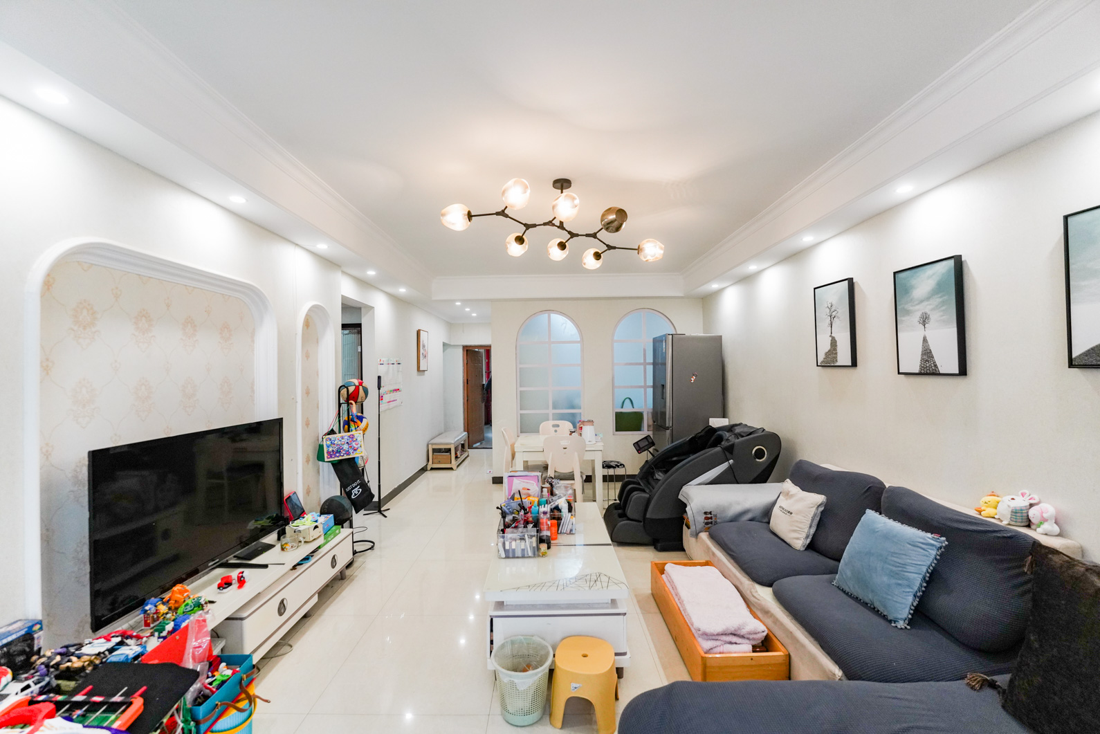 新城新世界一二三期  3室2厅1卫    93.8万 新城新世界一二三期  3室2厅1卫    93.8万客厅