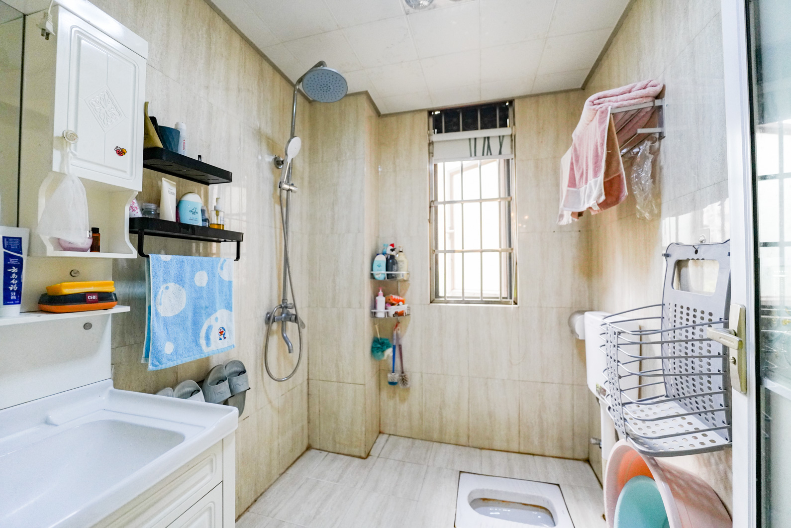 新城新世界一二三期  3室2厅1卫    93.8万卫生间