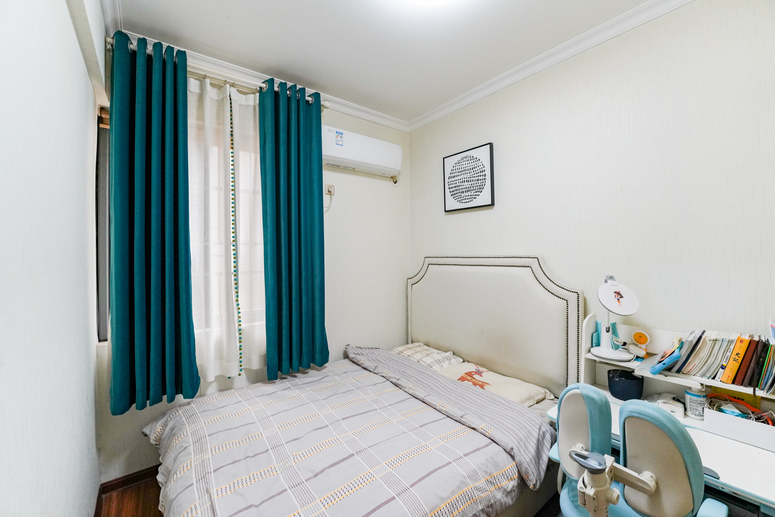 新城新世界一二三期  3室2厅1卫    93.8万卧室