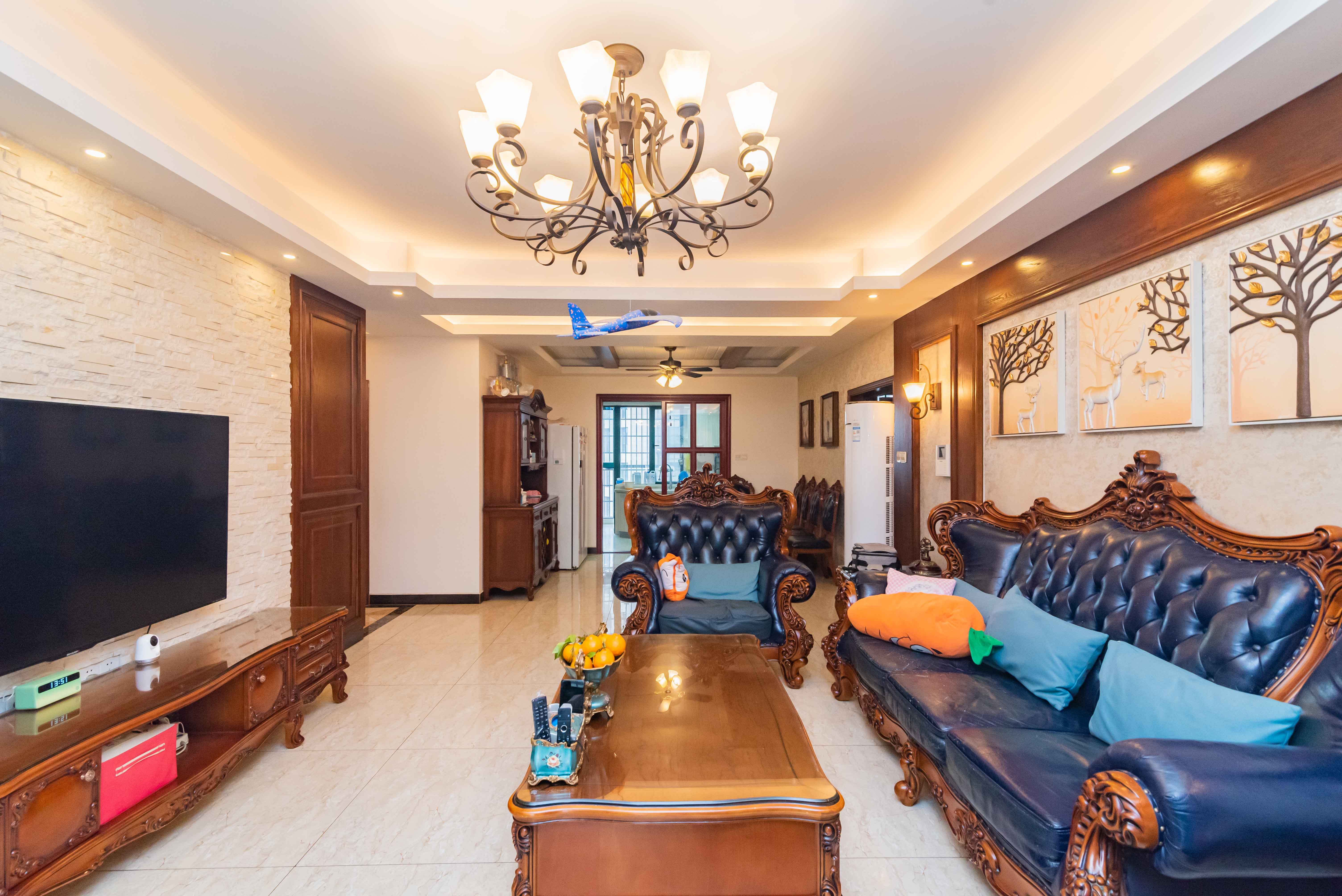 绿洲花园  4室2厅2卫    202.0万客厅