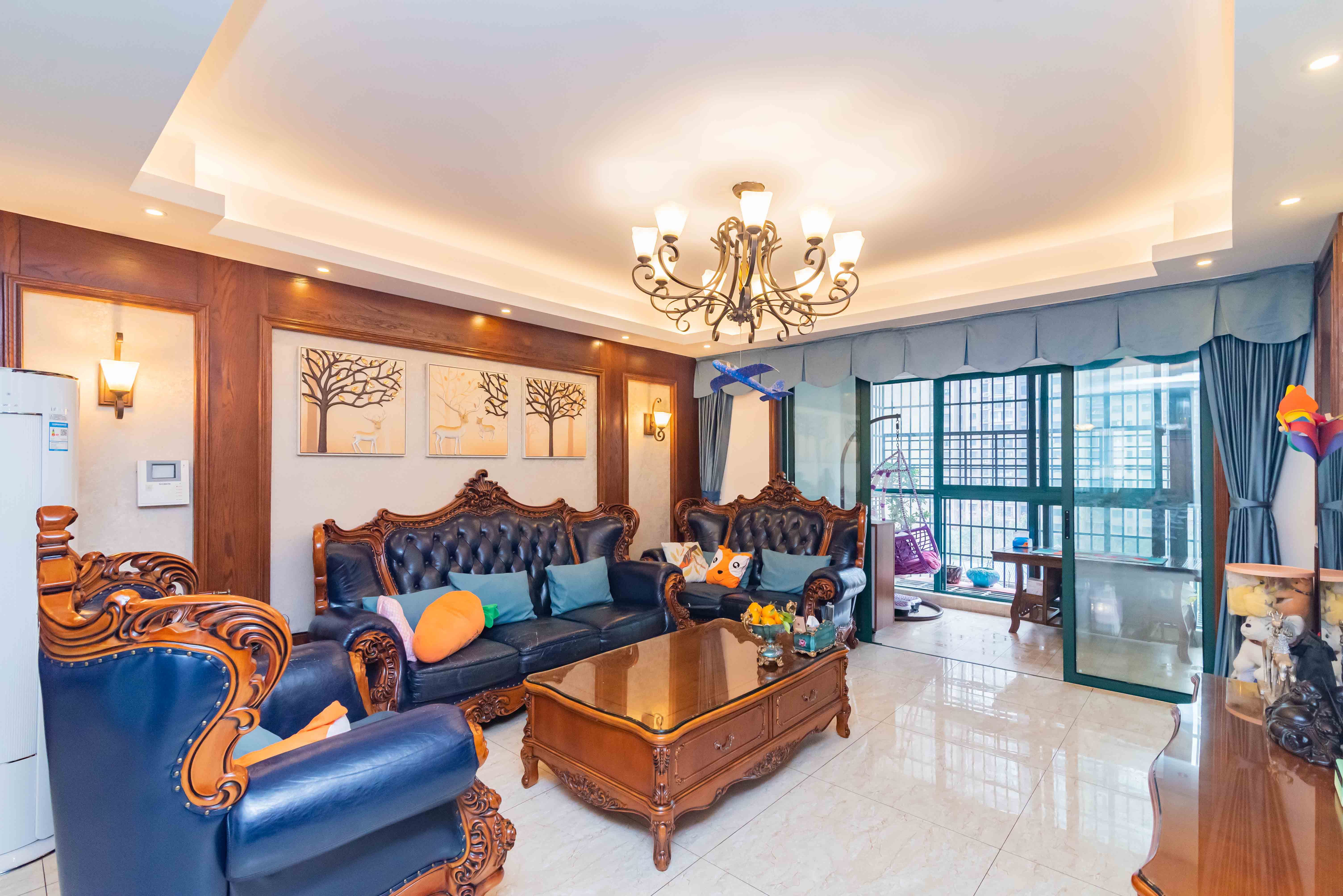 绿洲花园  4室2厅2卫    202.0万客厅