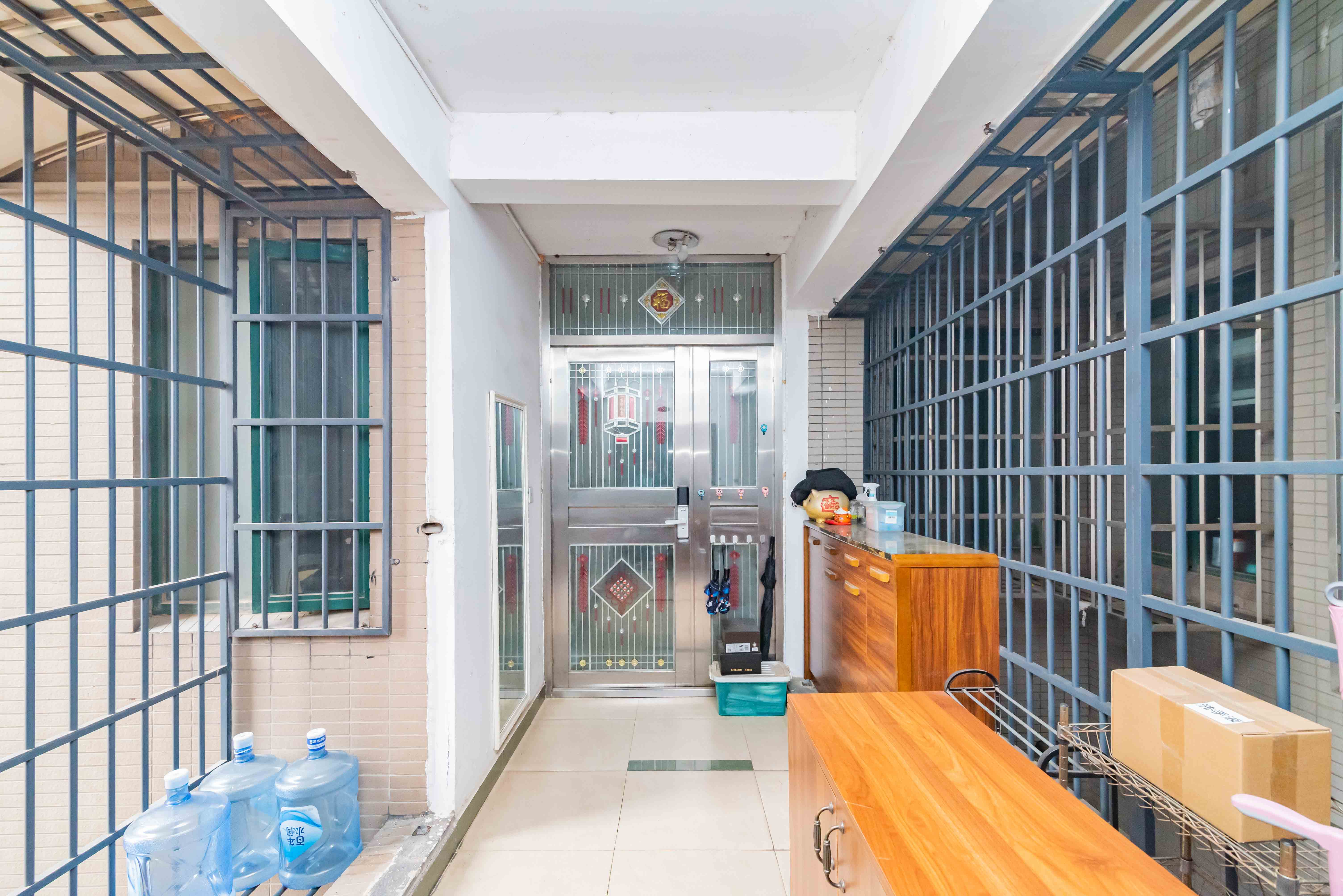 绿洲花园  4室2厅2卫    202.0万阳台