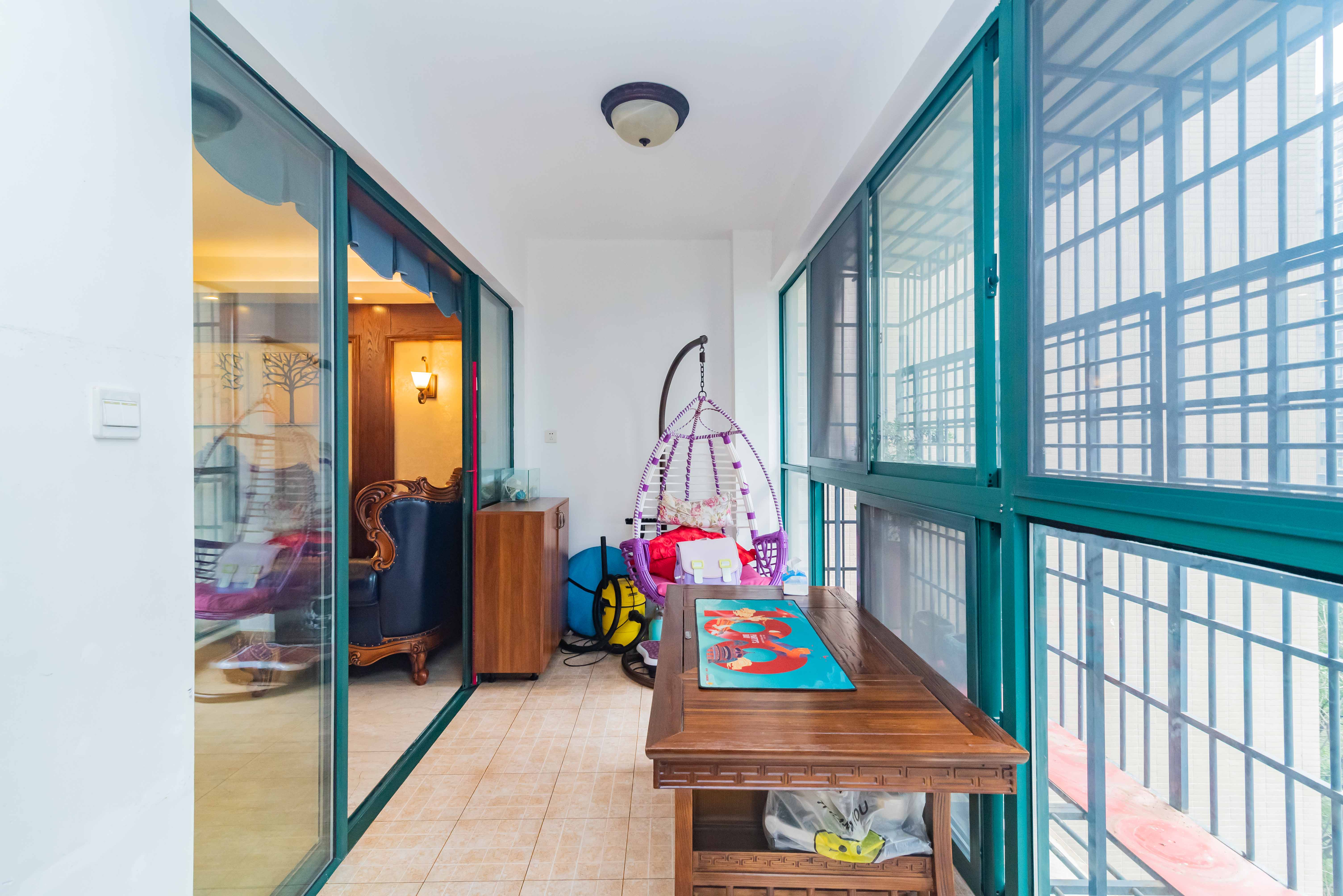 绿洲花园  4室2厅2卫    202.0万阳台