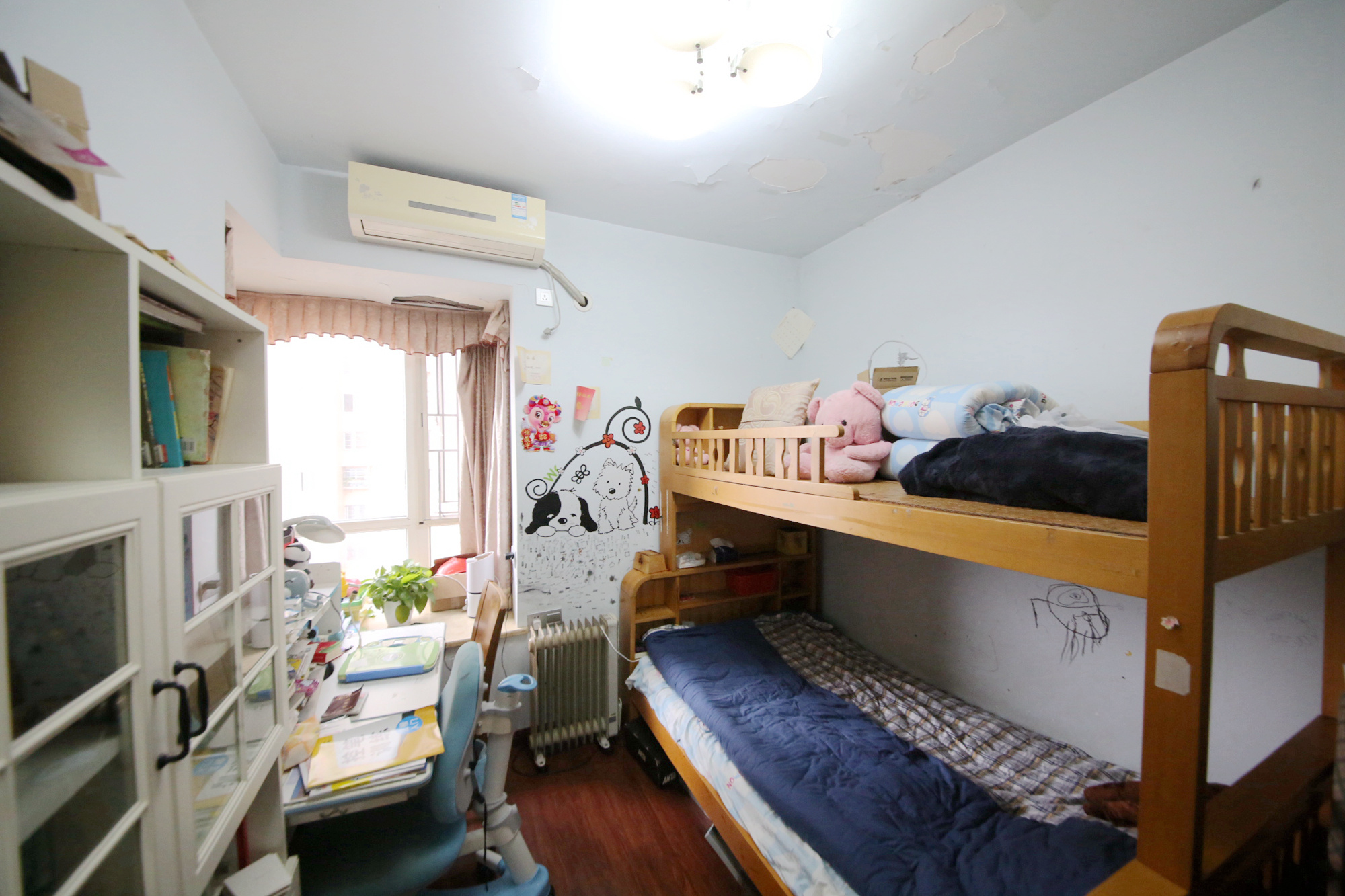 芙蓉上河图  3室2厅2卫   100.00万卧室