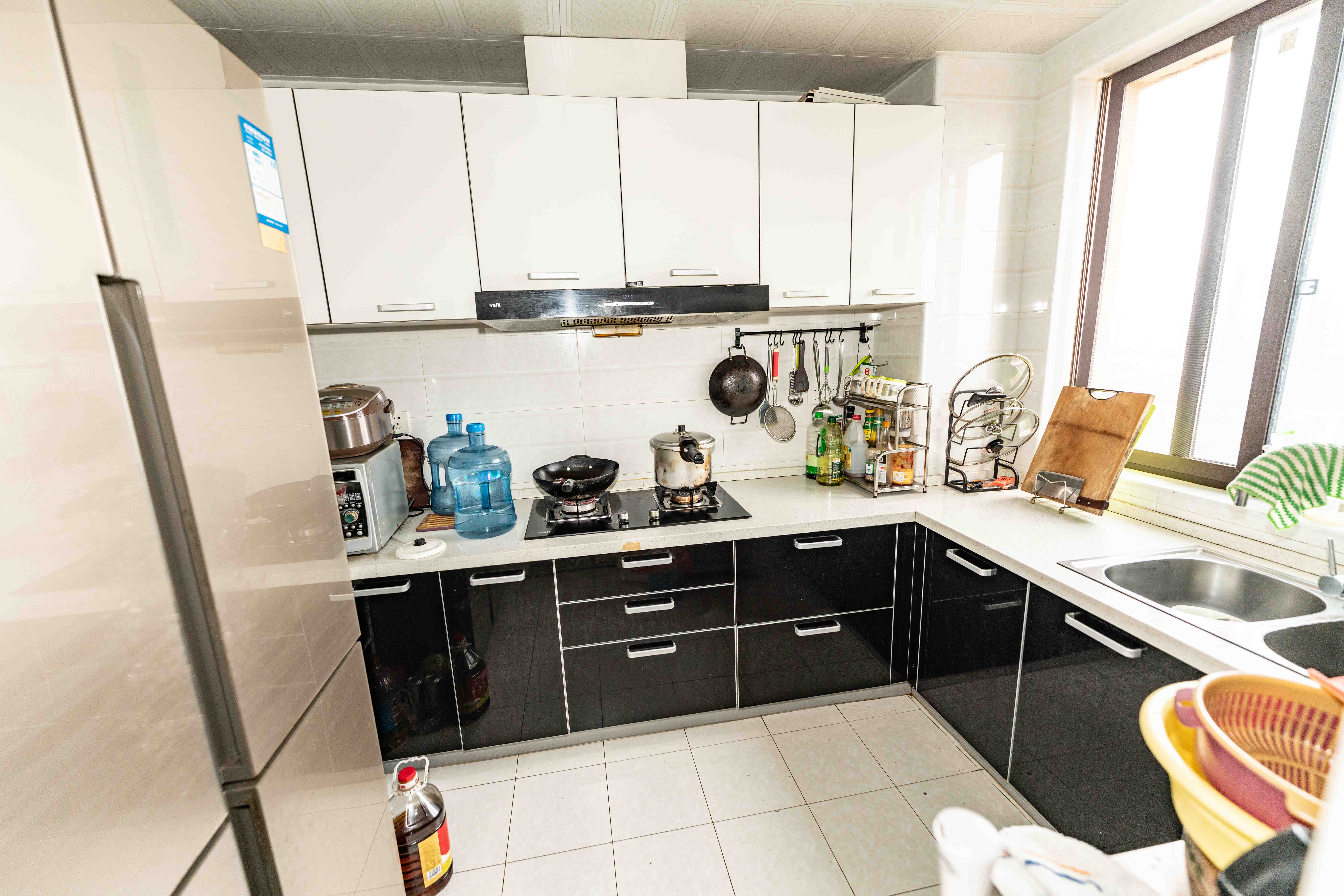 湘水郡(兴旺小爱同学) 3室2厅2卫 72.8万 湘水郡(兴旺小爱同学) 3室2厅2卫 72.8万厨房