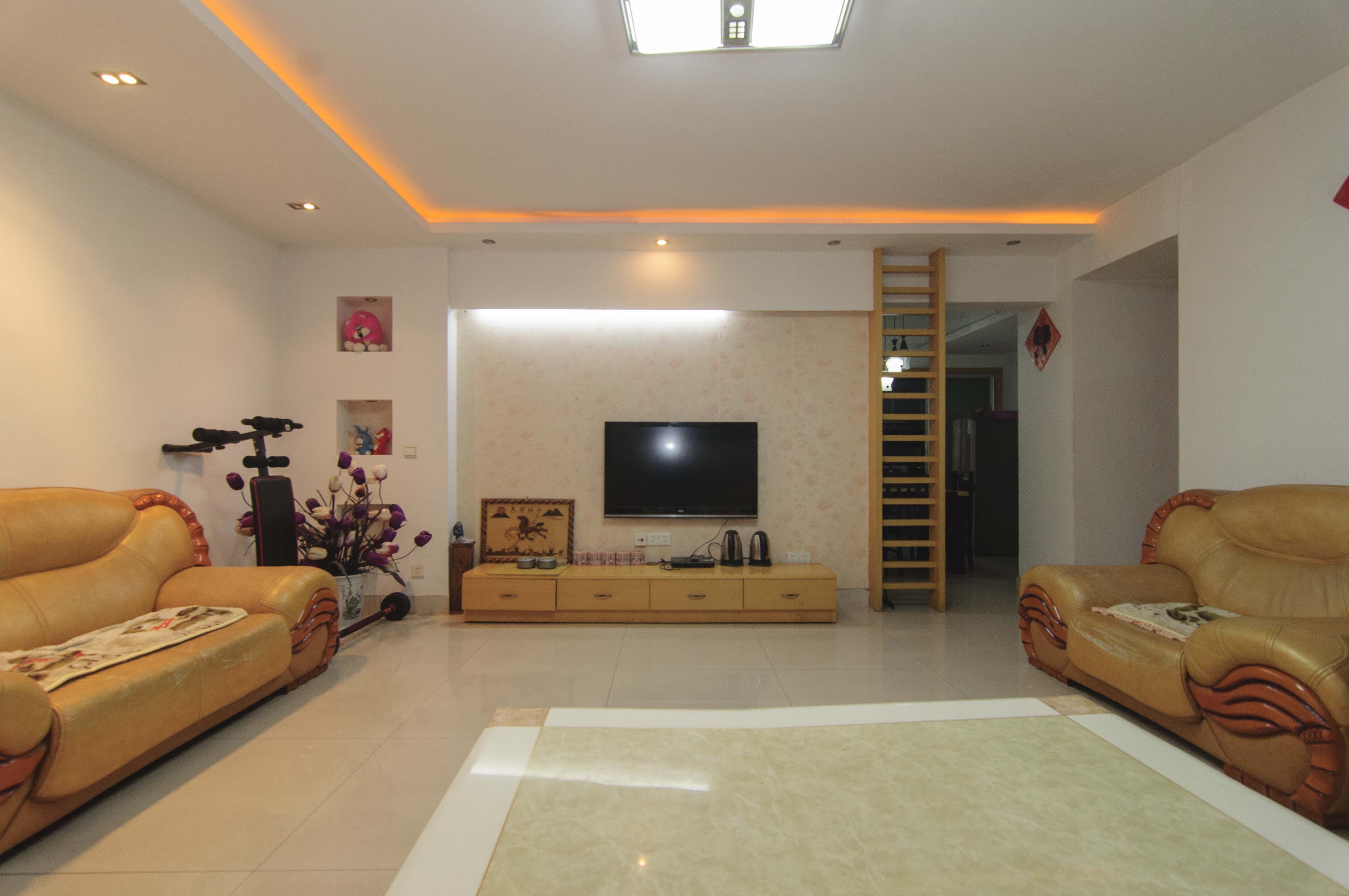 芙蓉蓉苑  3室2厅1卫    140.0万客厅