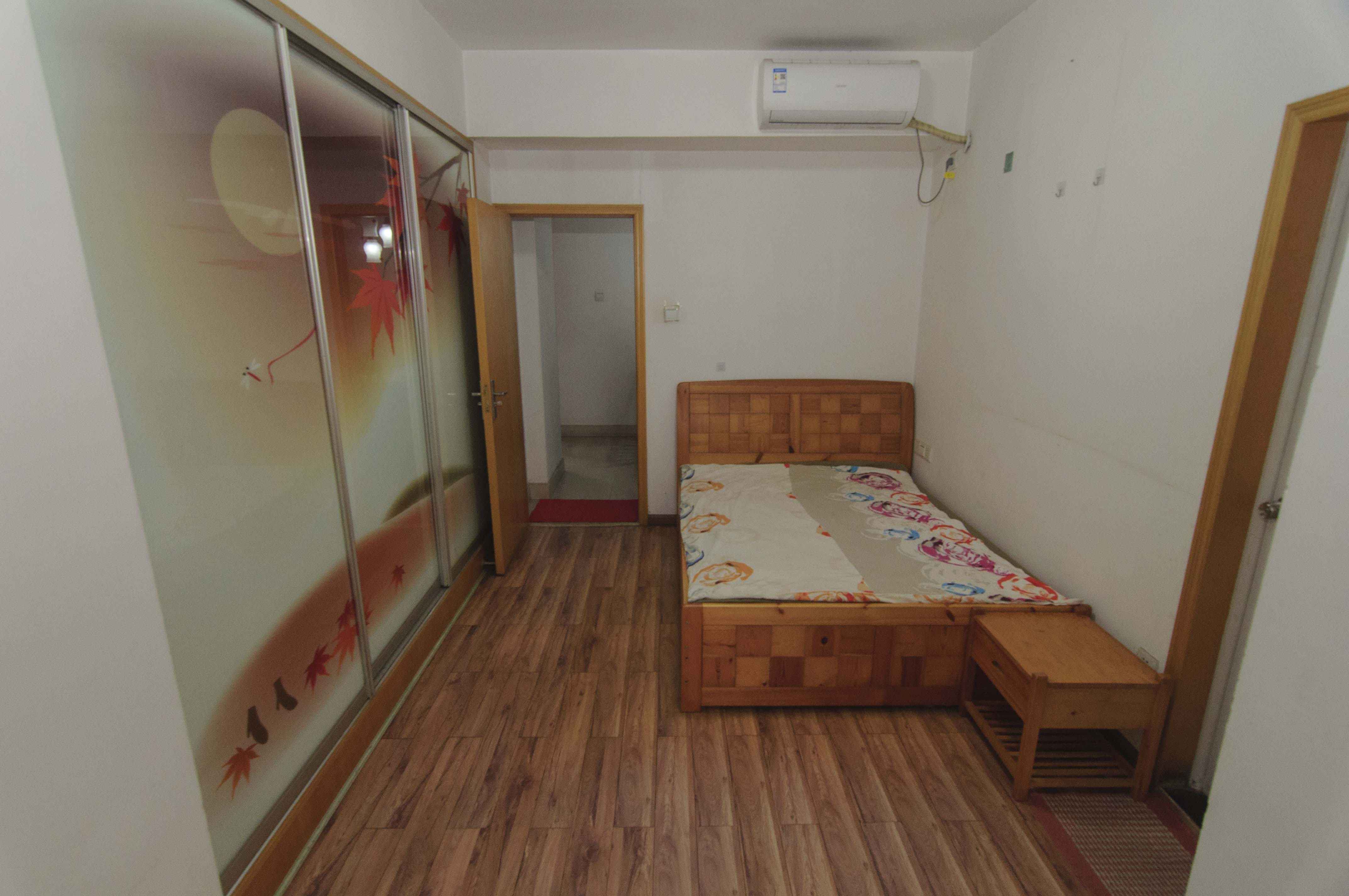 芙蓉蓉苑  3室2厅1卫    140.0万卧室