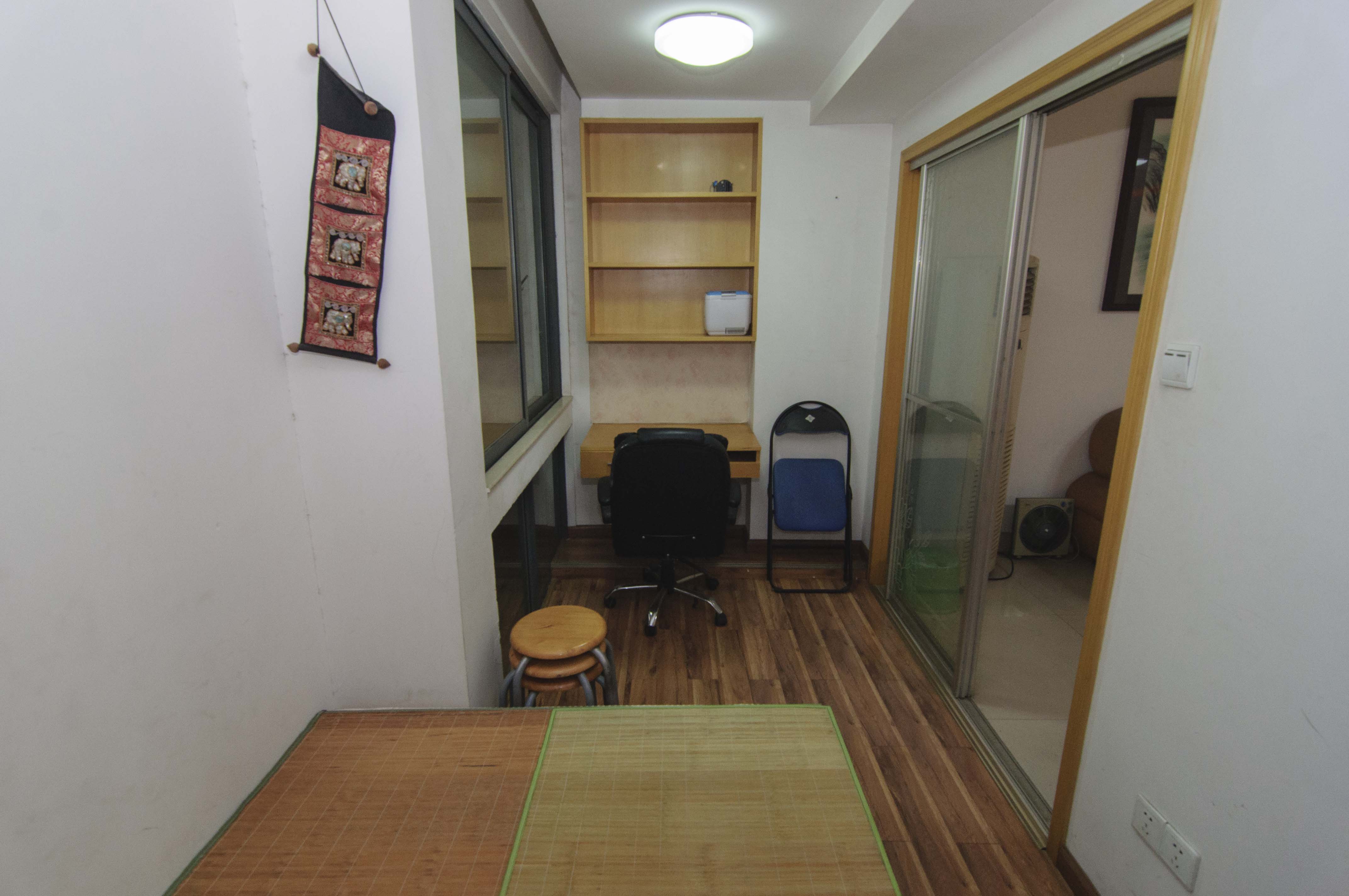 芙蓉蓉苑  3室2厅1卫    140.0万阳台