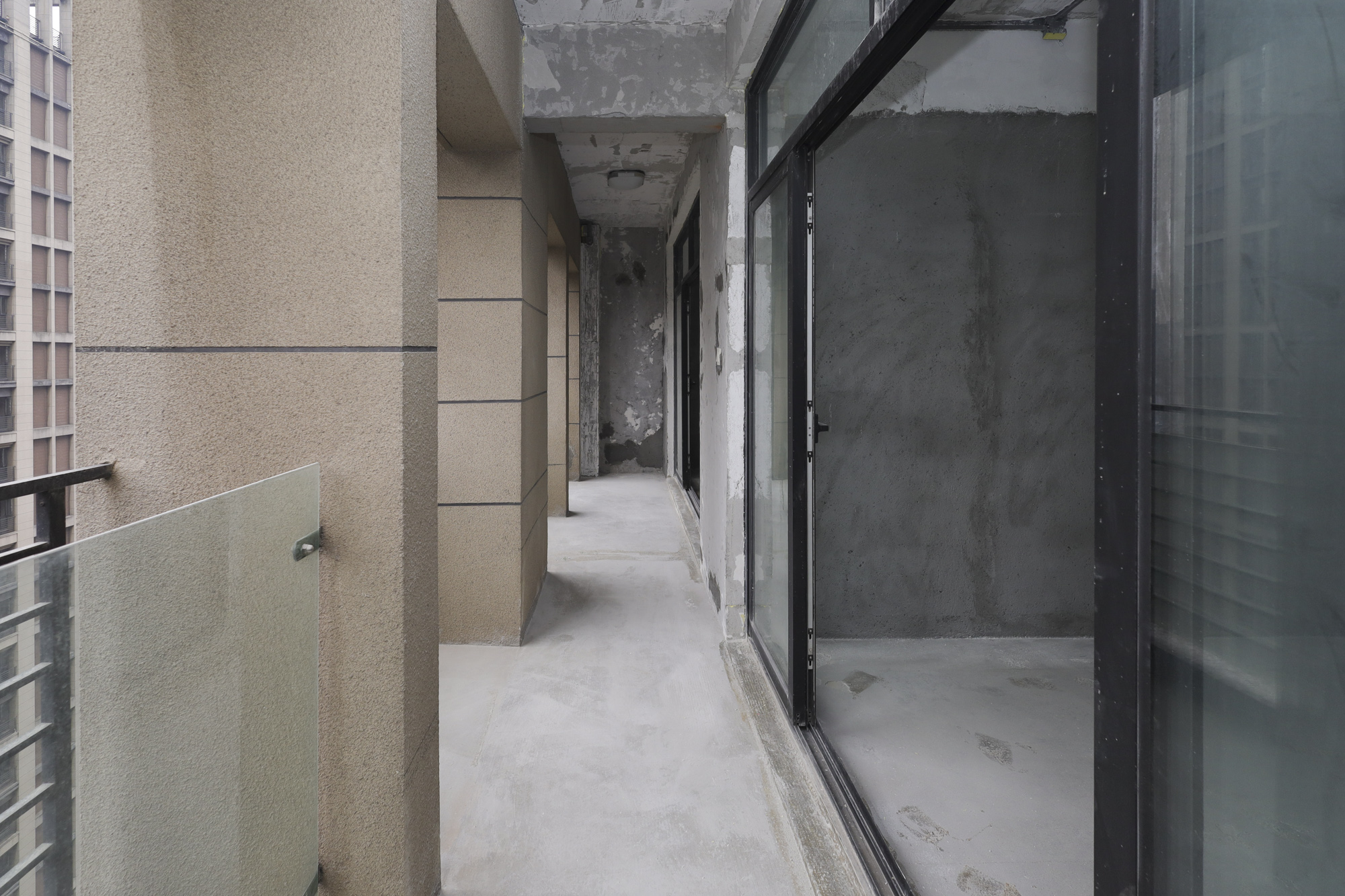 郡原广场  4室2厅2卫    155.0万阳台