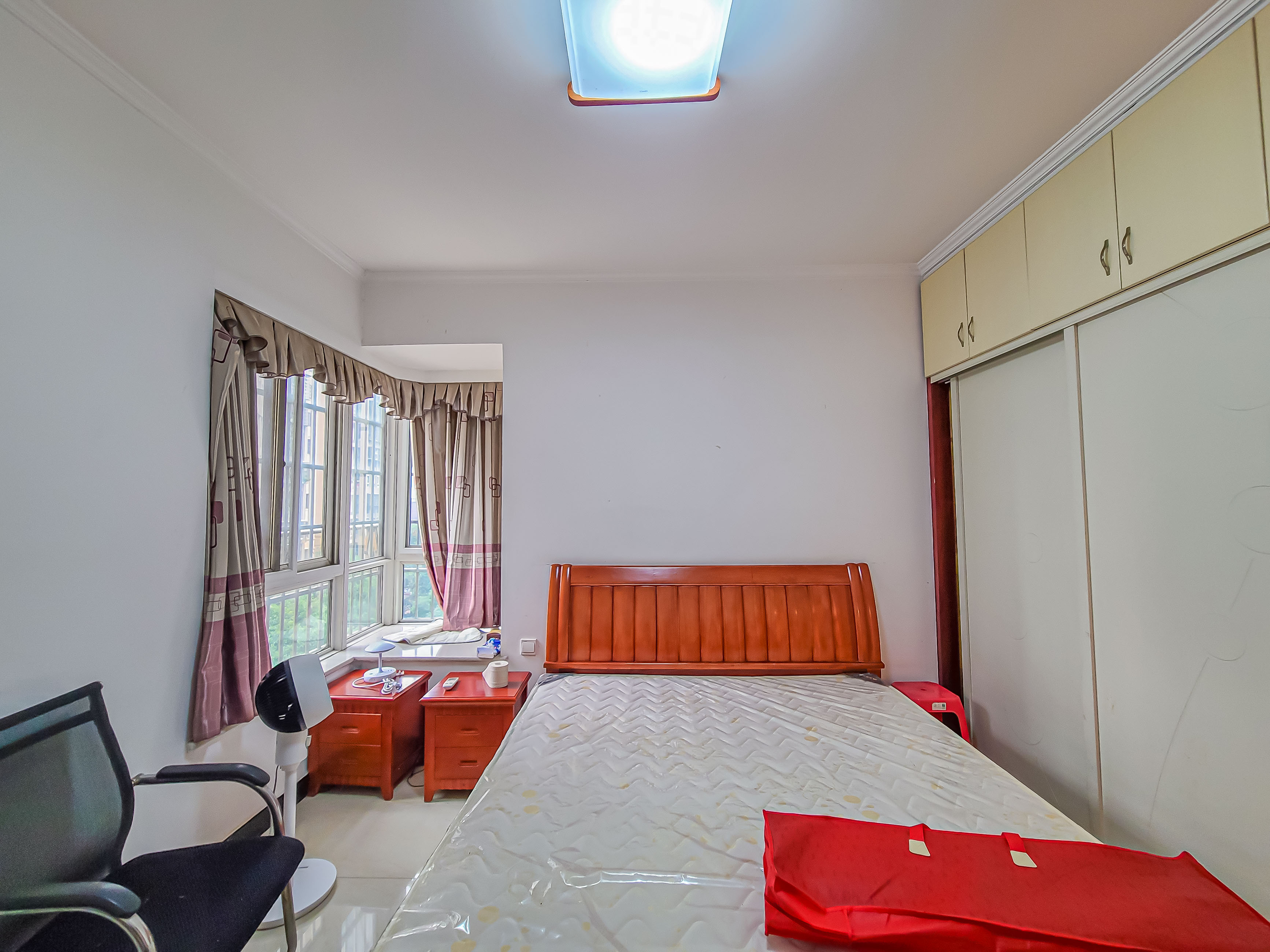 爱琴海岸 4室2厅2卫 107.8万 爱琴海岸 4室2厅2卫 107.8万卧室