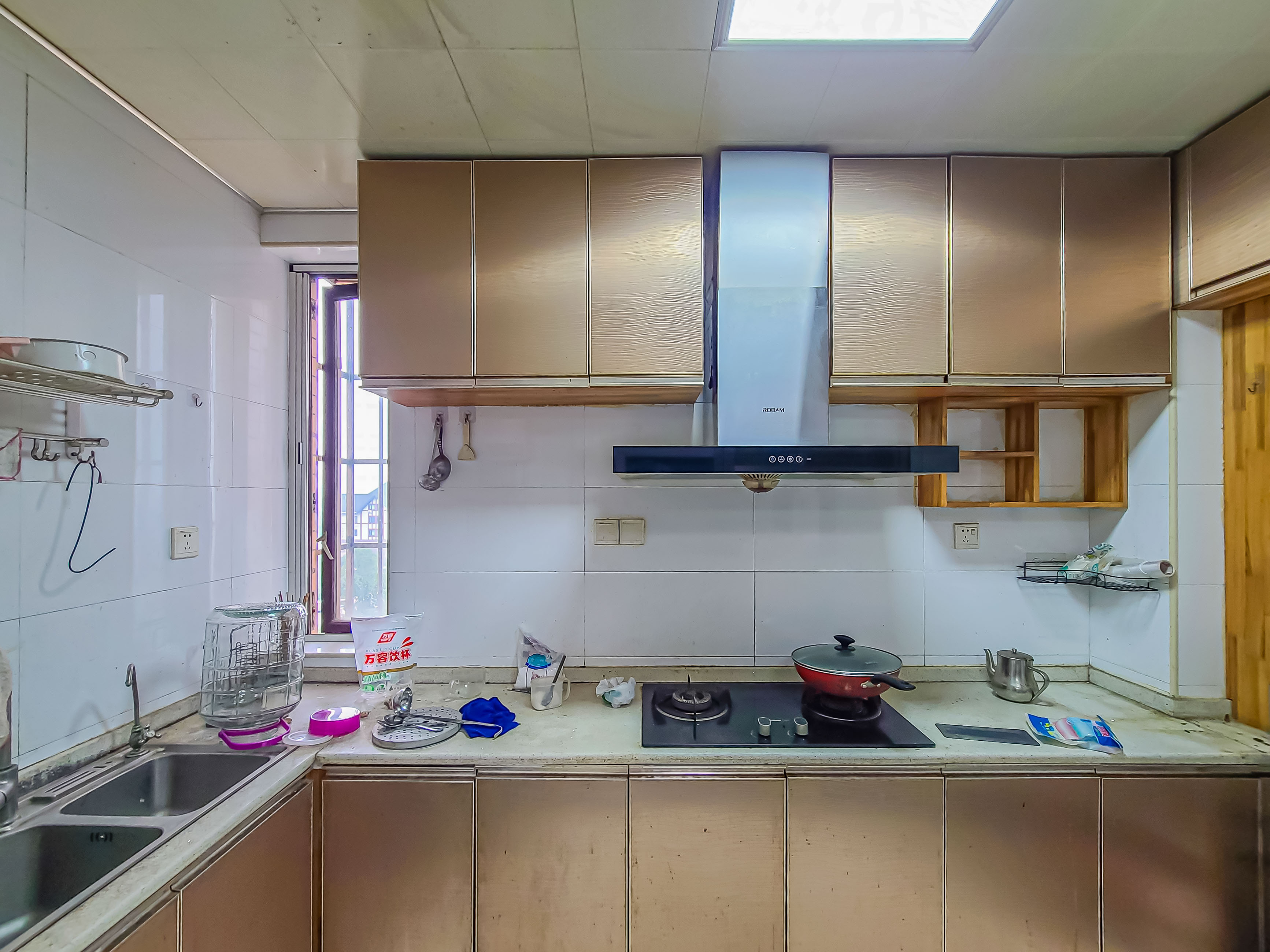 爱琴海岸 4室2厅2卫 107.8万 爱琴海岸 4室2厅2卫 107.8万厨房