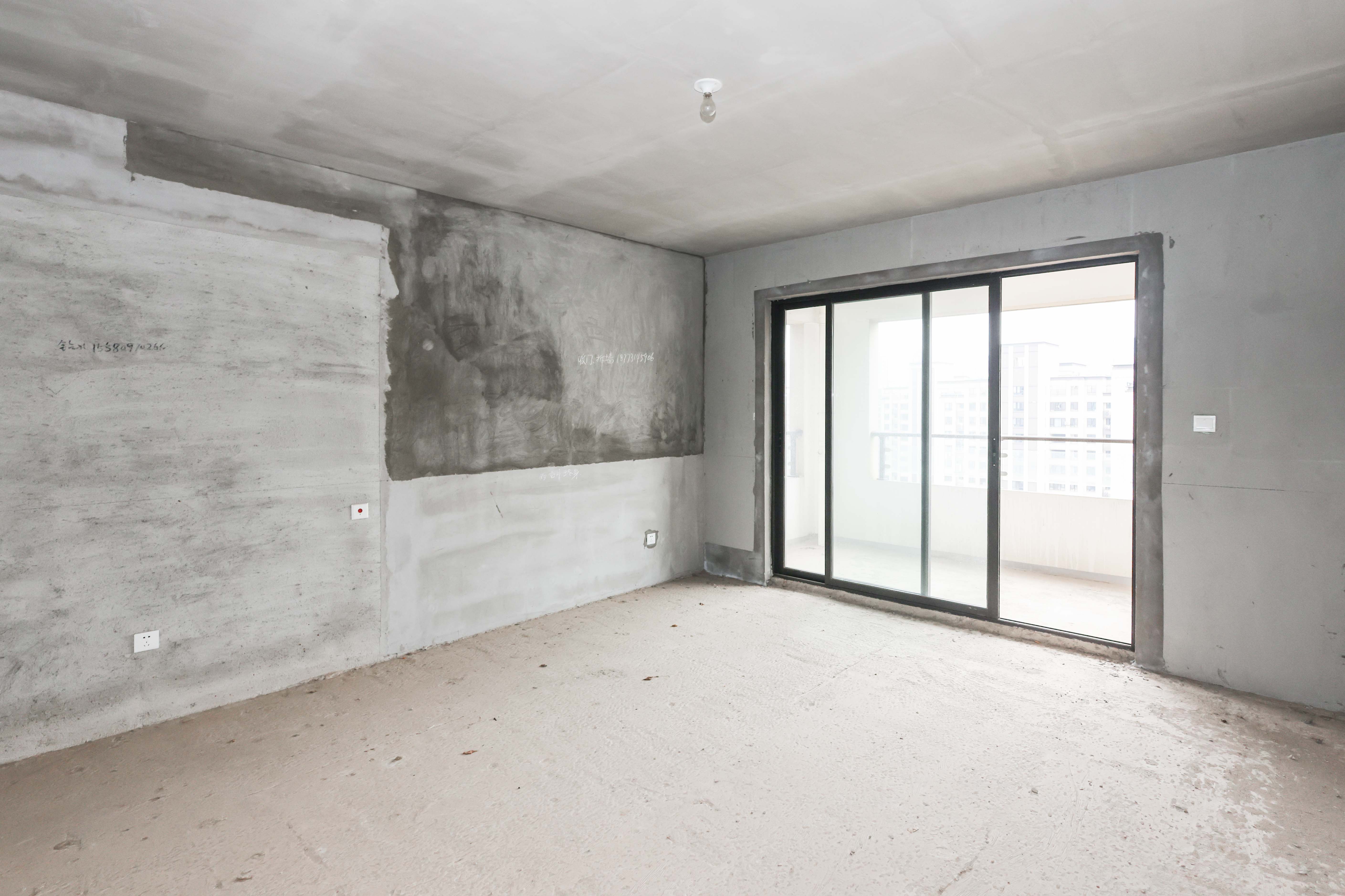 惠天然梅岭国际 4室2厅2卫 184.0万 惠天然梅岭国际 4室2厅2卫 184.0万客厅