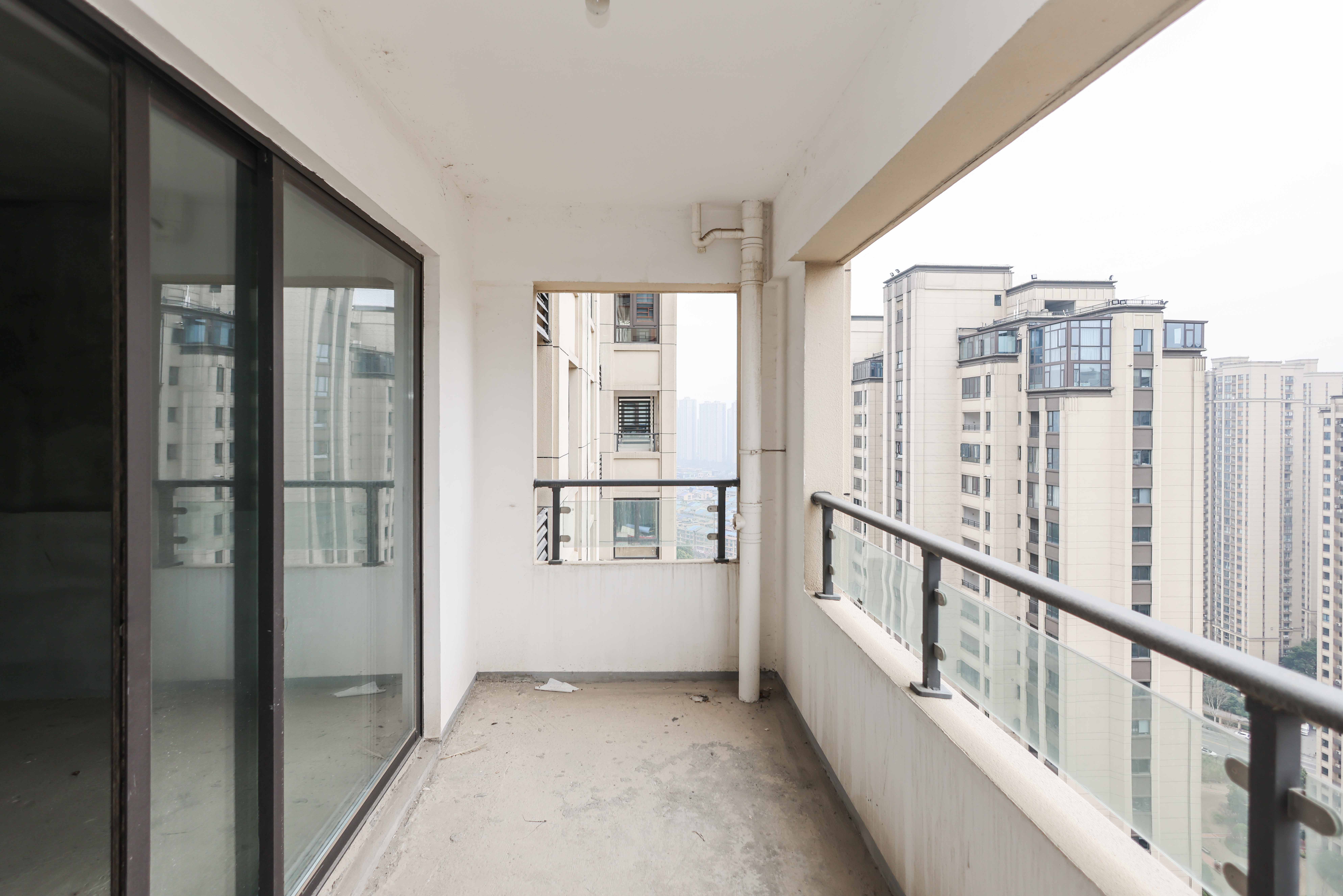 惠天然梅岭国际 4室2厅2卫 184.0万 惠天然梅岭国际 4室2厅2卫 184.0万客厅