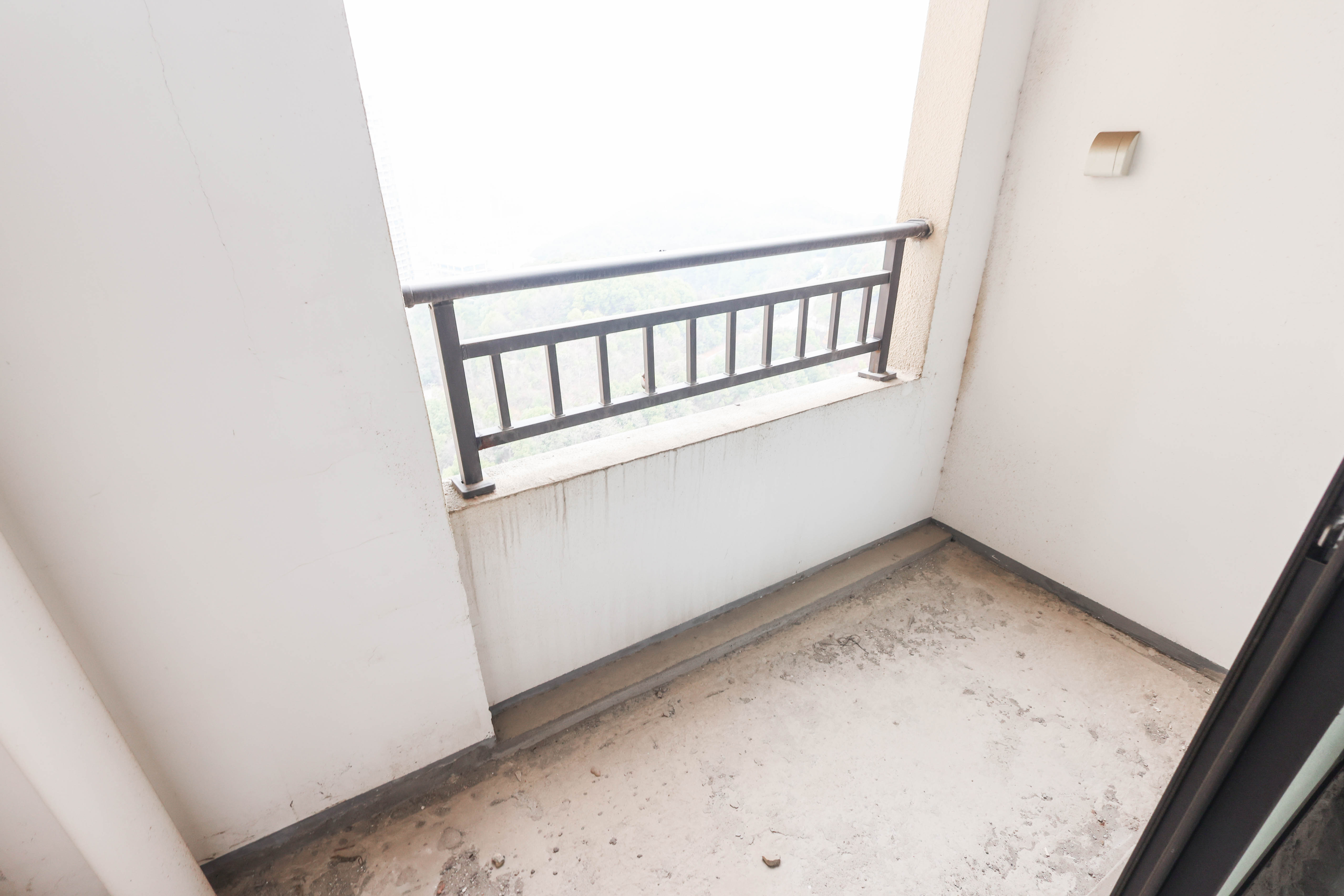 惠天然梅岭国际 4室2厅2卫 184.0万 惠天然梅岭国际 4室2厅2卫 184.0万阳台