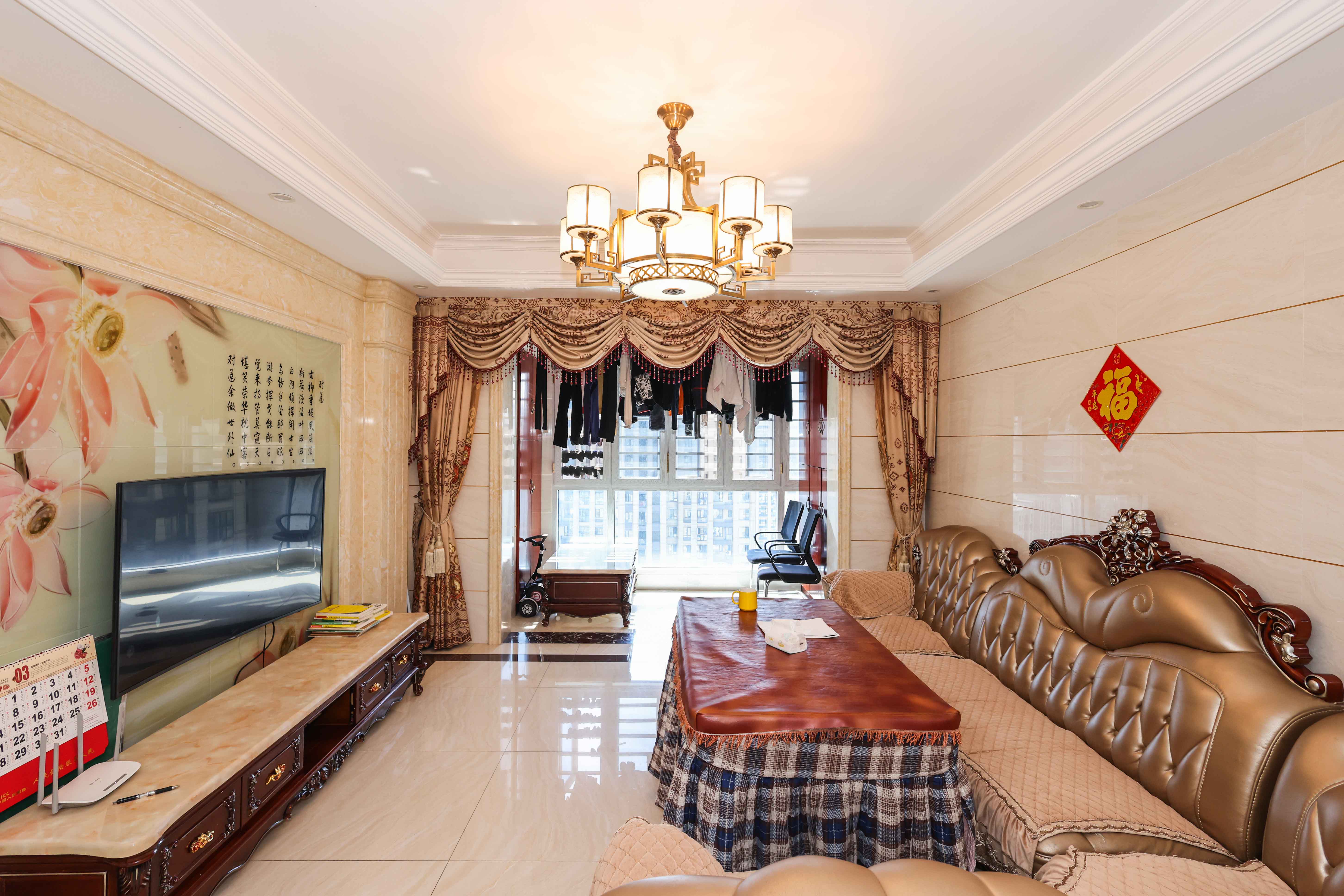 金茂梅溪湖 3室2厅2卫 208.00万 金茂梅溪湖 3室2厅2卫 208.00万客厅