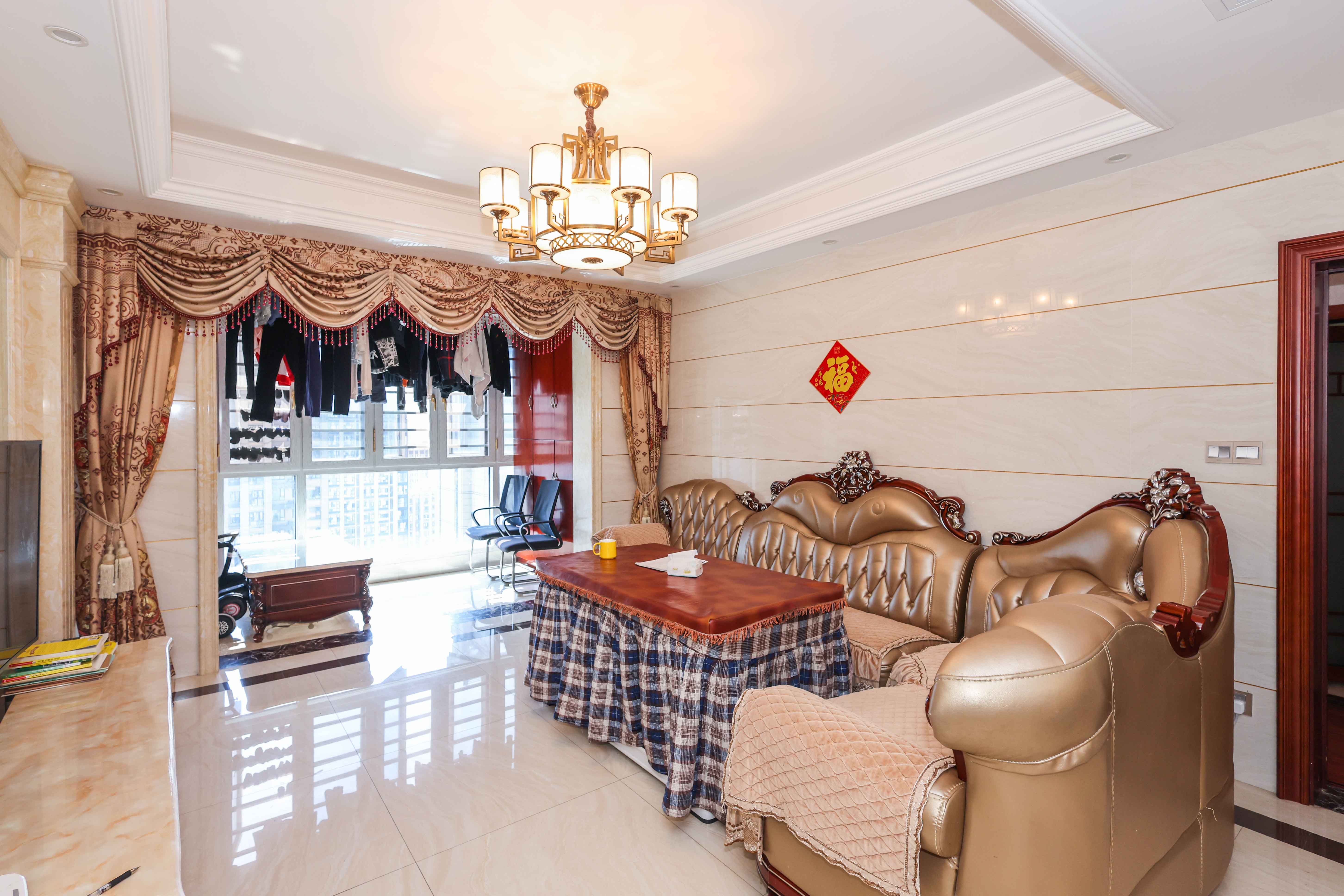 金茂梅溪湖 3室2厅2卫 208.00万 金茂梅溪湖 3室2厅2卫 208.00万客厅