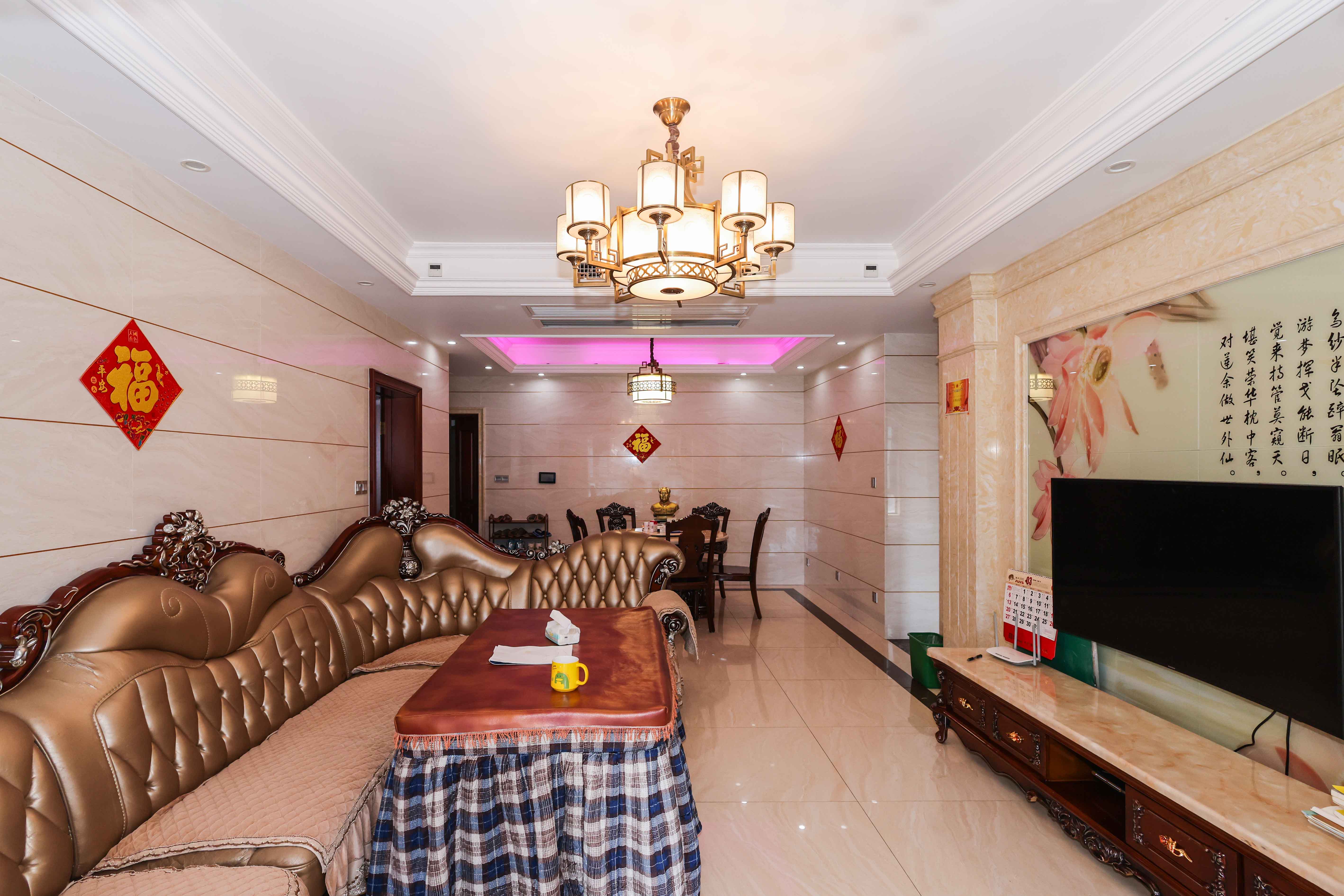 金茂梅溪湖 3室2厅2卫 208.00万 金茂梅溪湖 3室2厅2卫 208.00万客厅