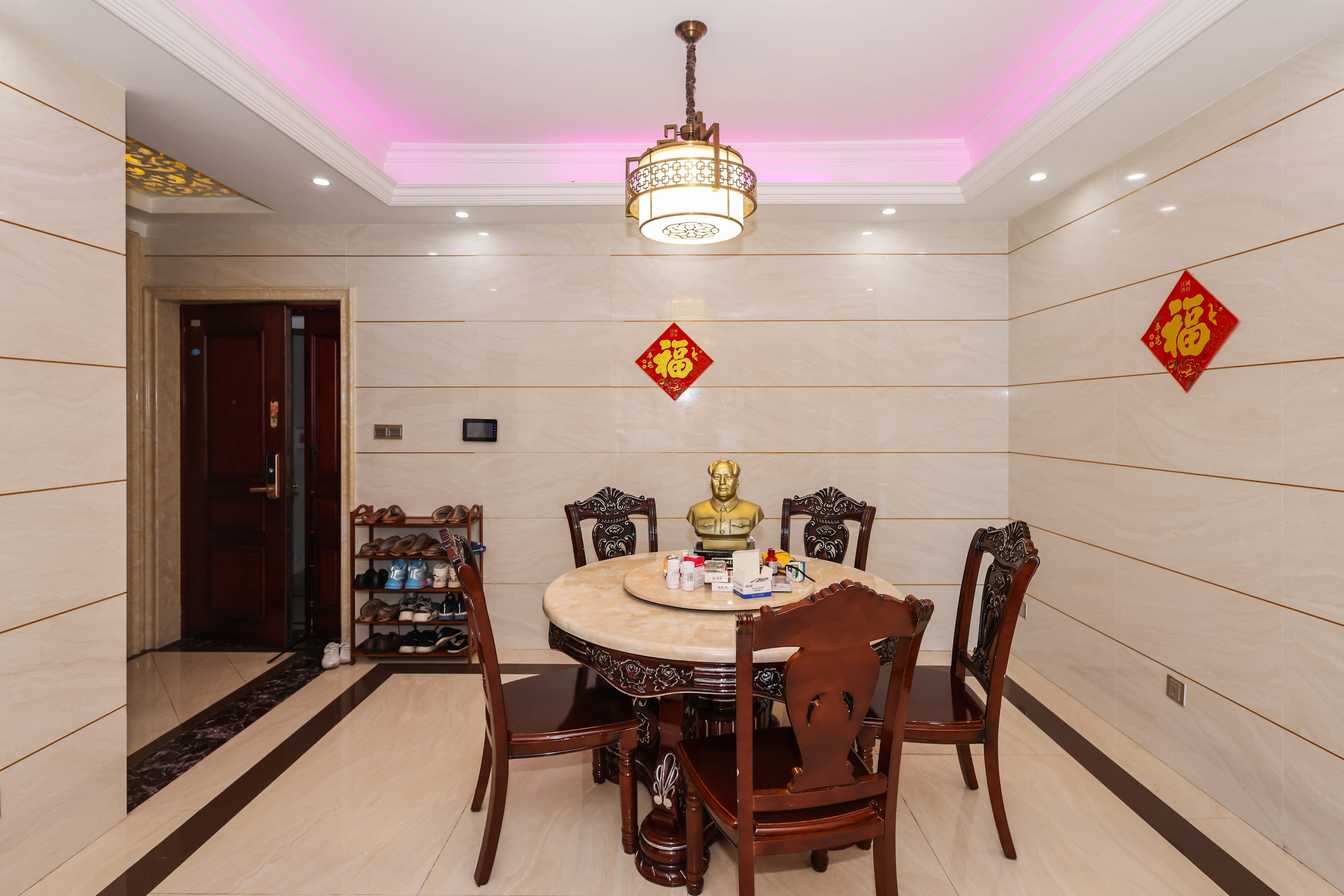 金茂梅溪湖  3室2厅2卫   208.00万客厅