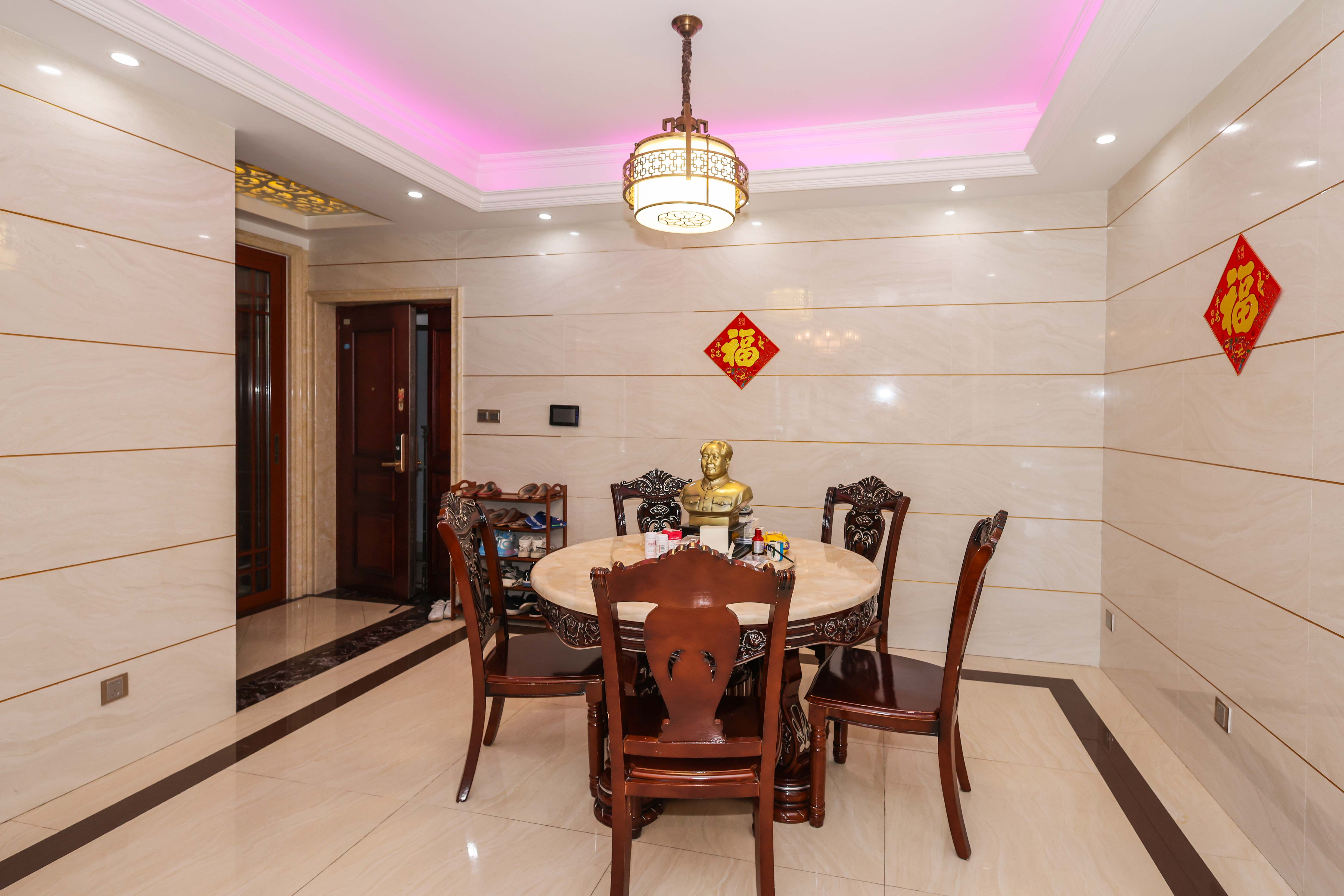 金茂梅溪湖 3室2厅2卫 208.00万 金茂梅溪湖 3室2厅2卫 208.00万客厅