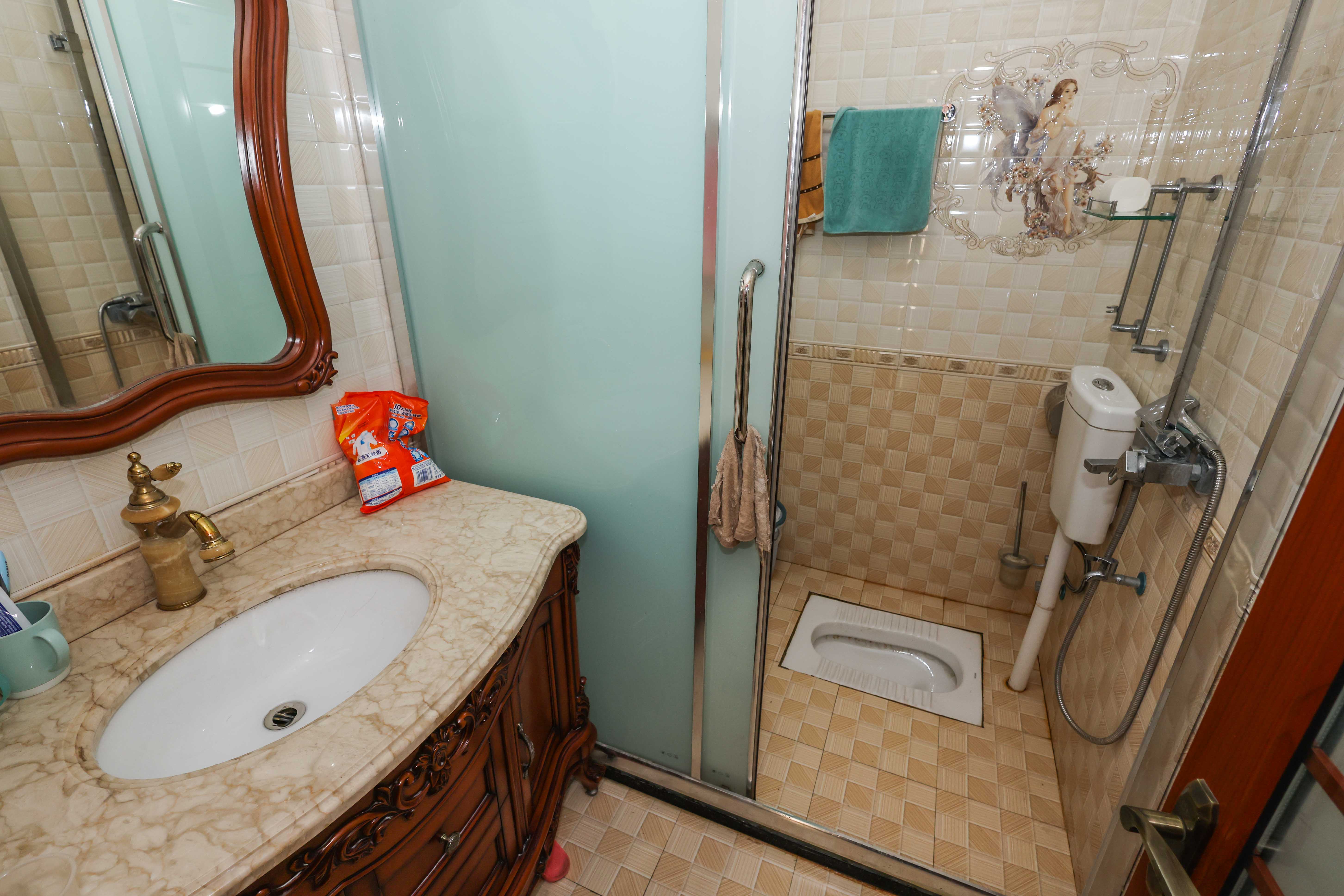 金茂梅溪湖  3室2厅2卫   208.00万卫生间