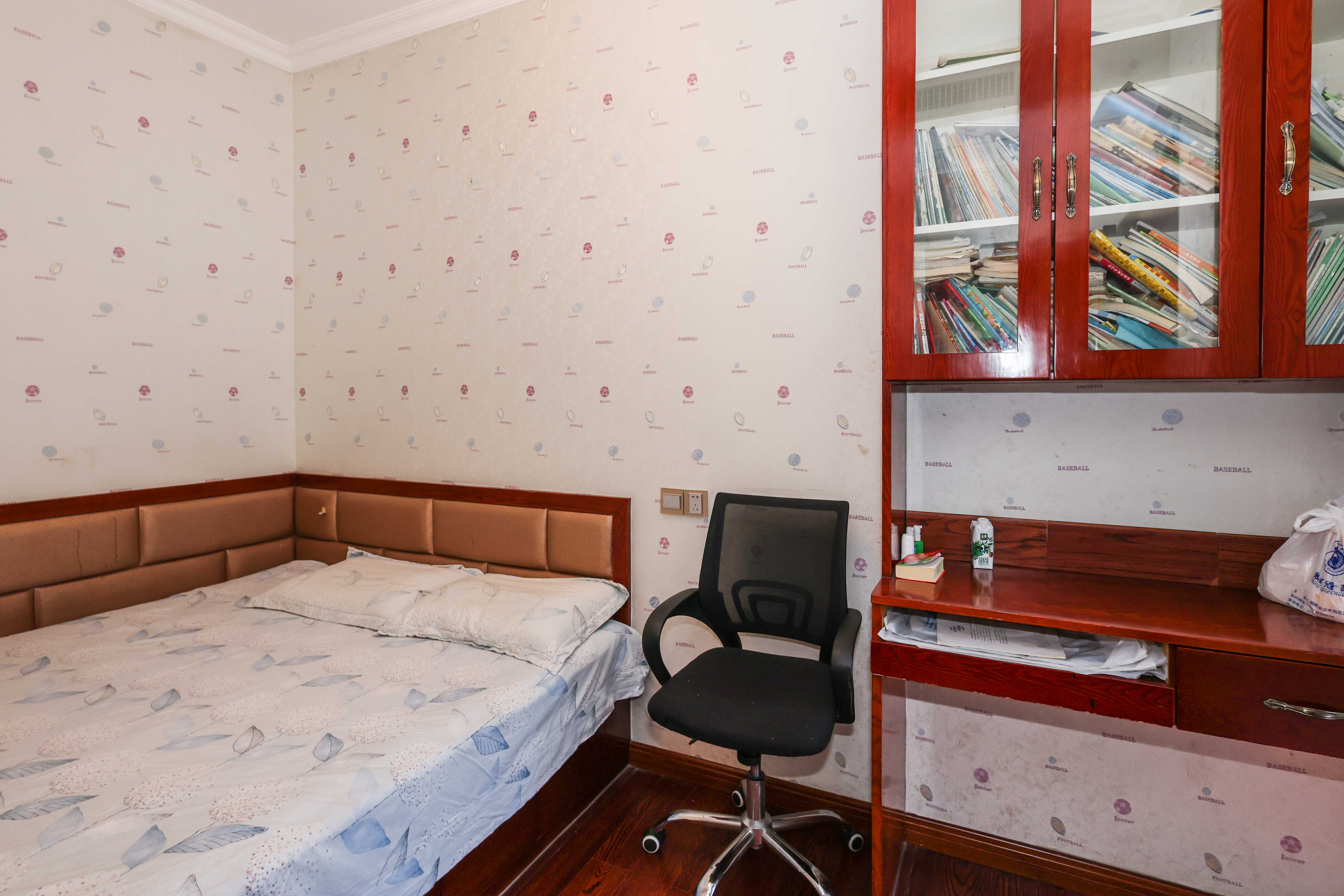 金茂梅溪湖  3室2厅2卫   208.00万卧室