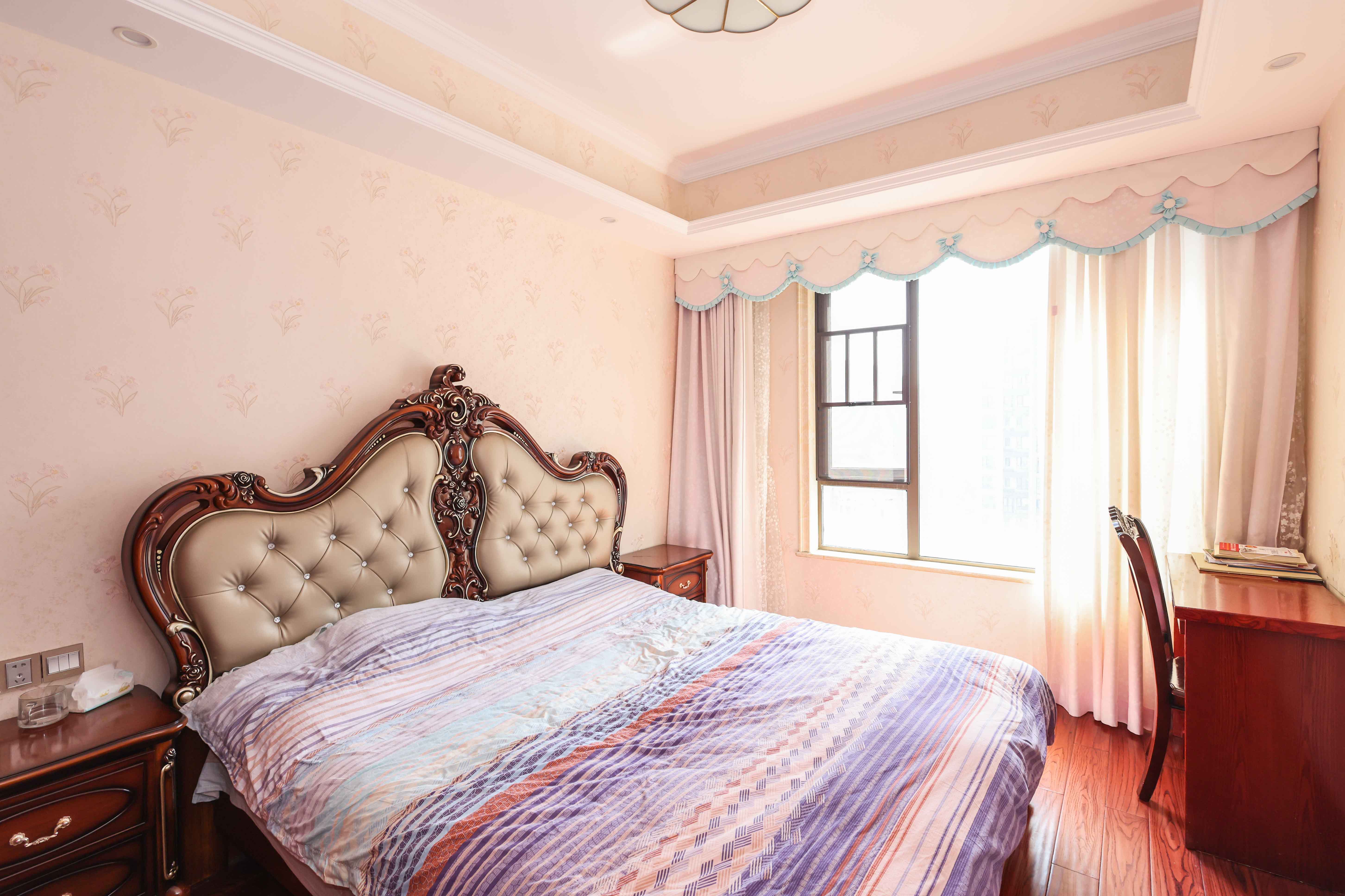 金茂梅溪湖  3室2厅2卫   208.00万卧室