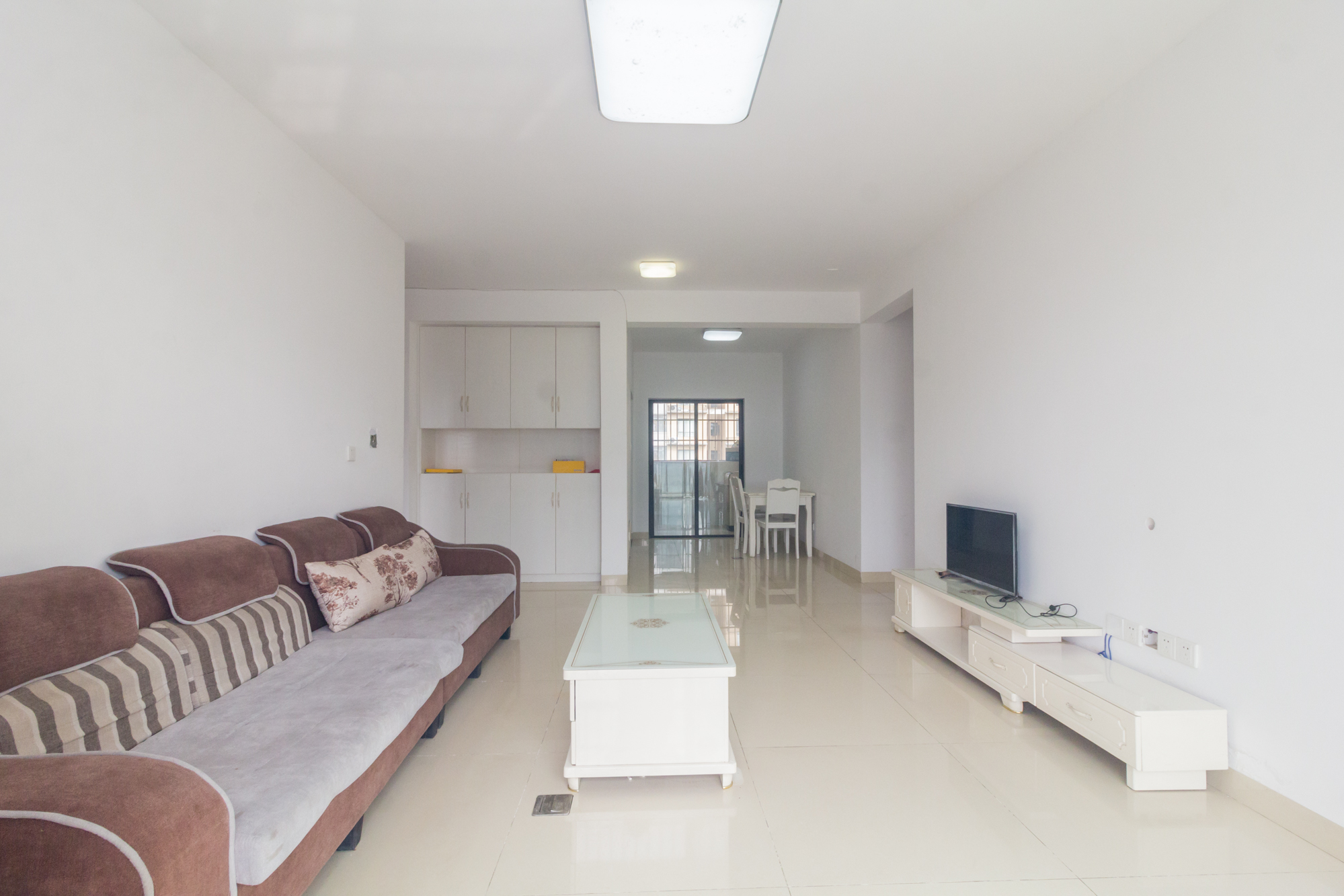 中国铁建国际城一期  4室2厅1卫    89.5万客厅