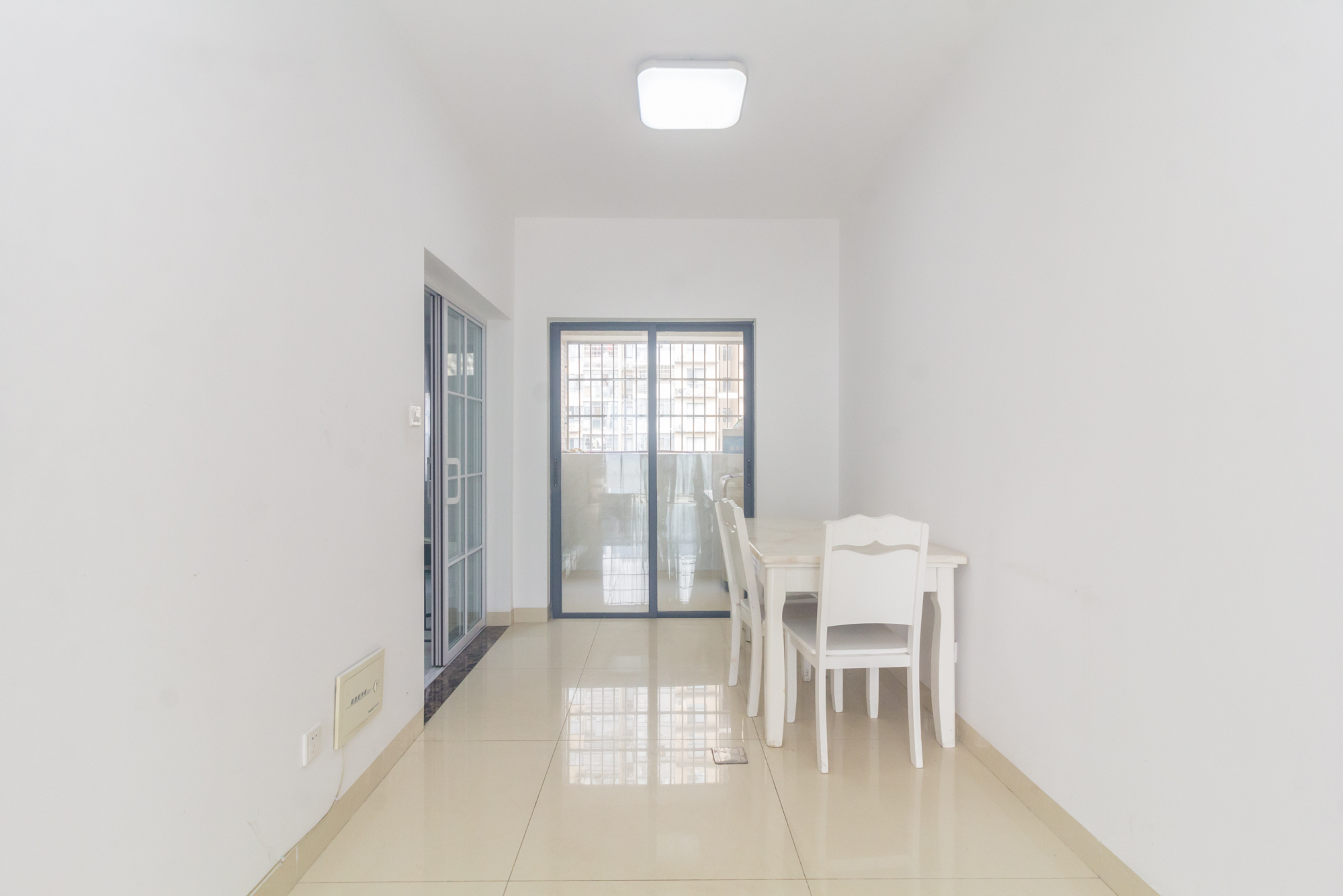 中国铁建国际城一期  4室2厅1卫    89.5万客厅