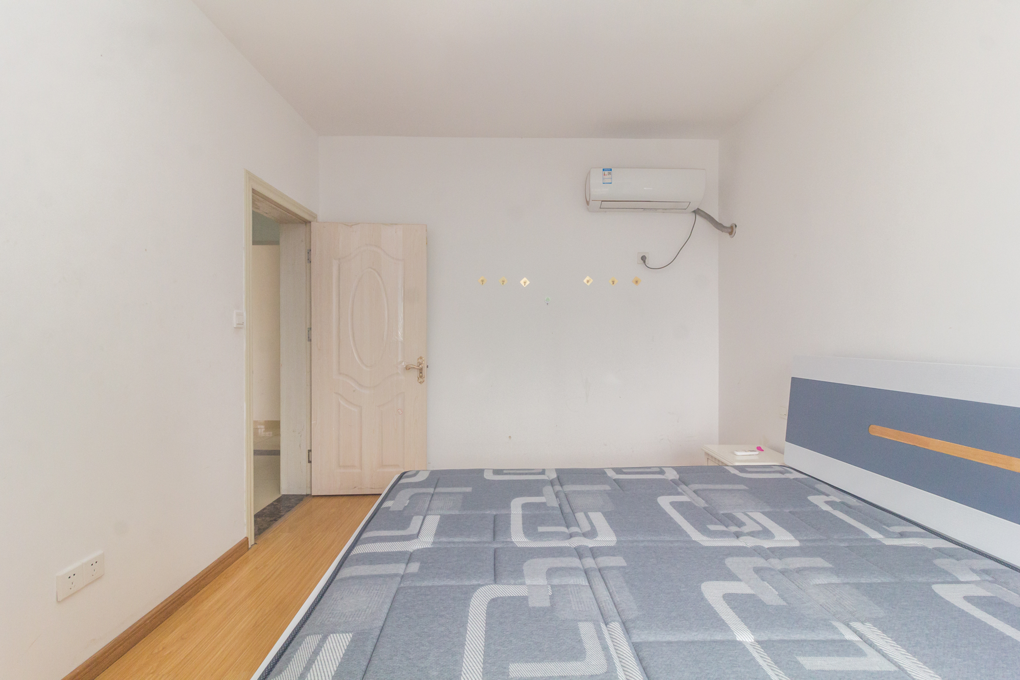 中国铁建国际城一期  4室2厅1卫    89.5万卧室