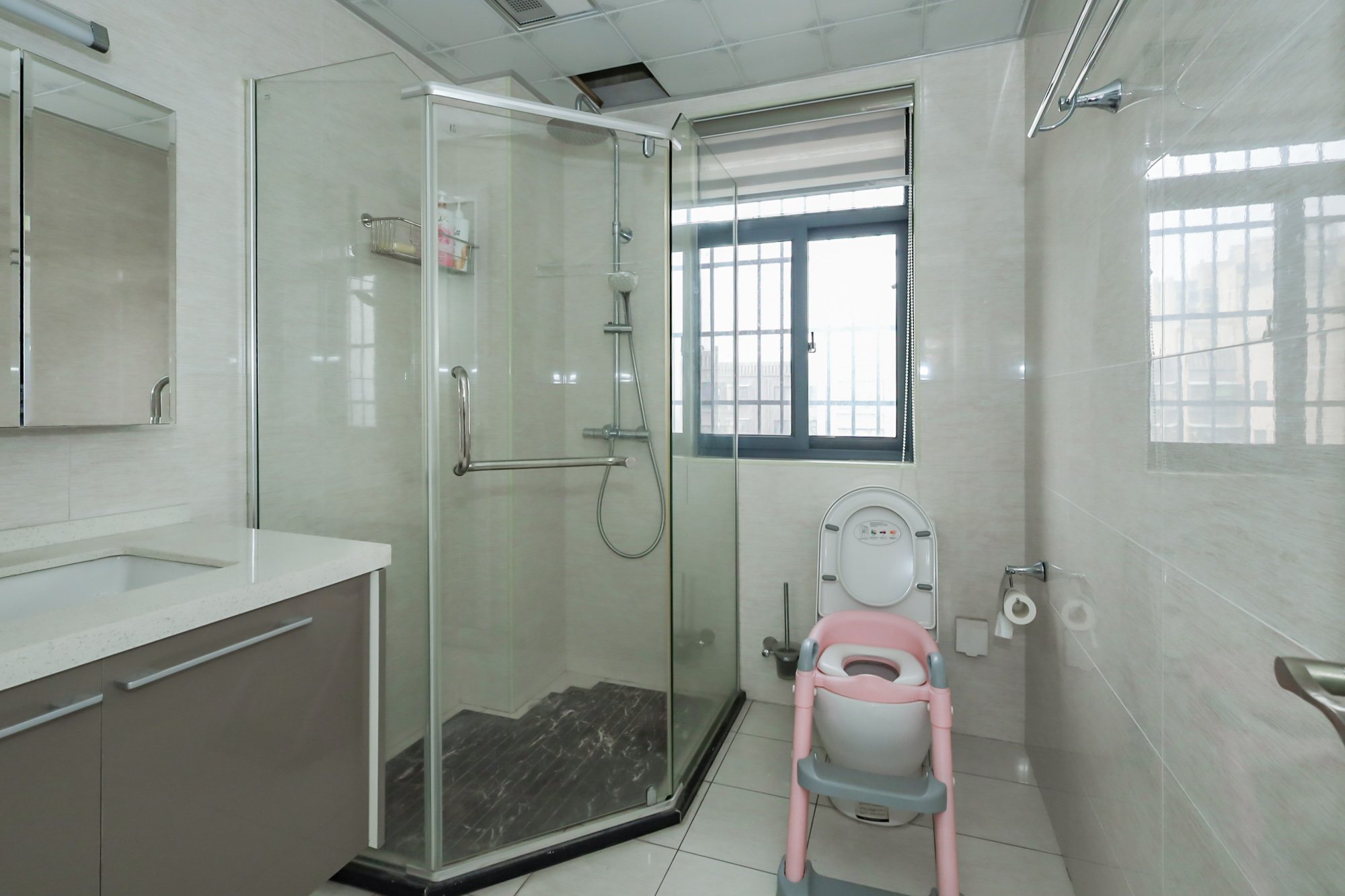 天麓尚层 4室2厅2卫 86.0万 天麓尚层 4室2厅2卫 86.0万卫生间