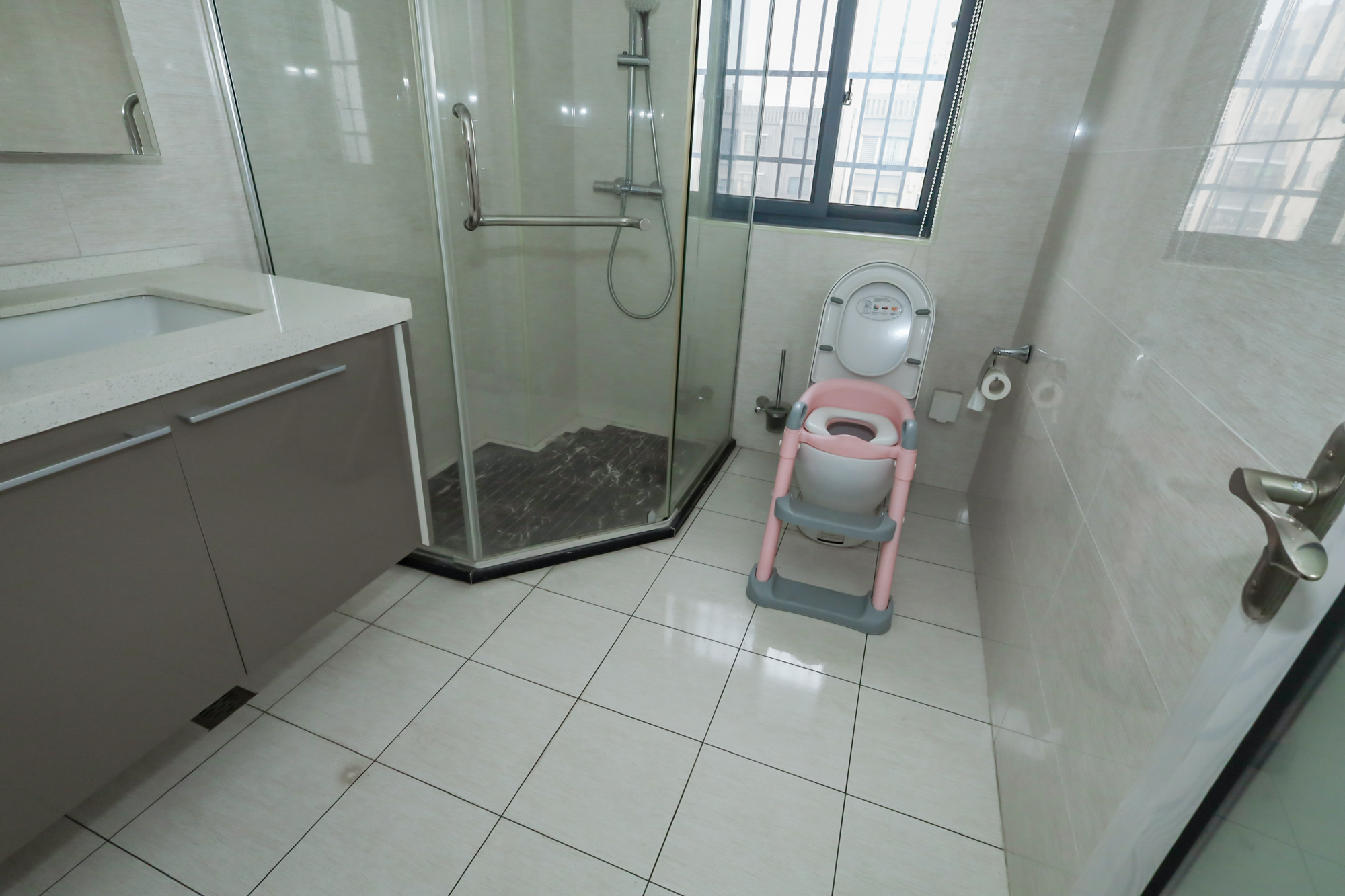 天麓尚层 4室2厅2卫 86.0万 天麓尚层 4室2厅2卫 86.0万卫生间