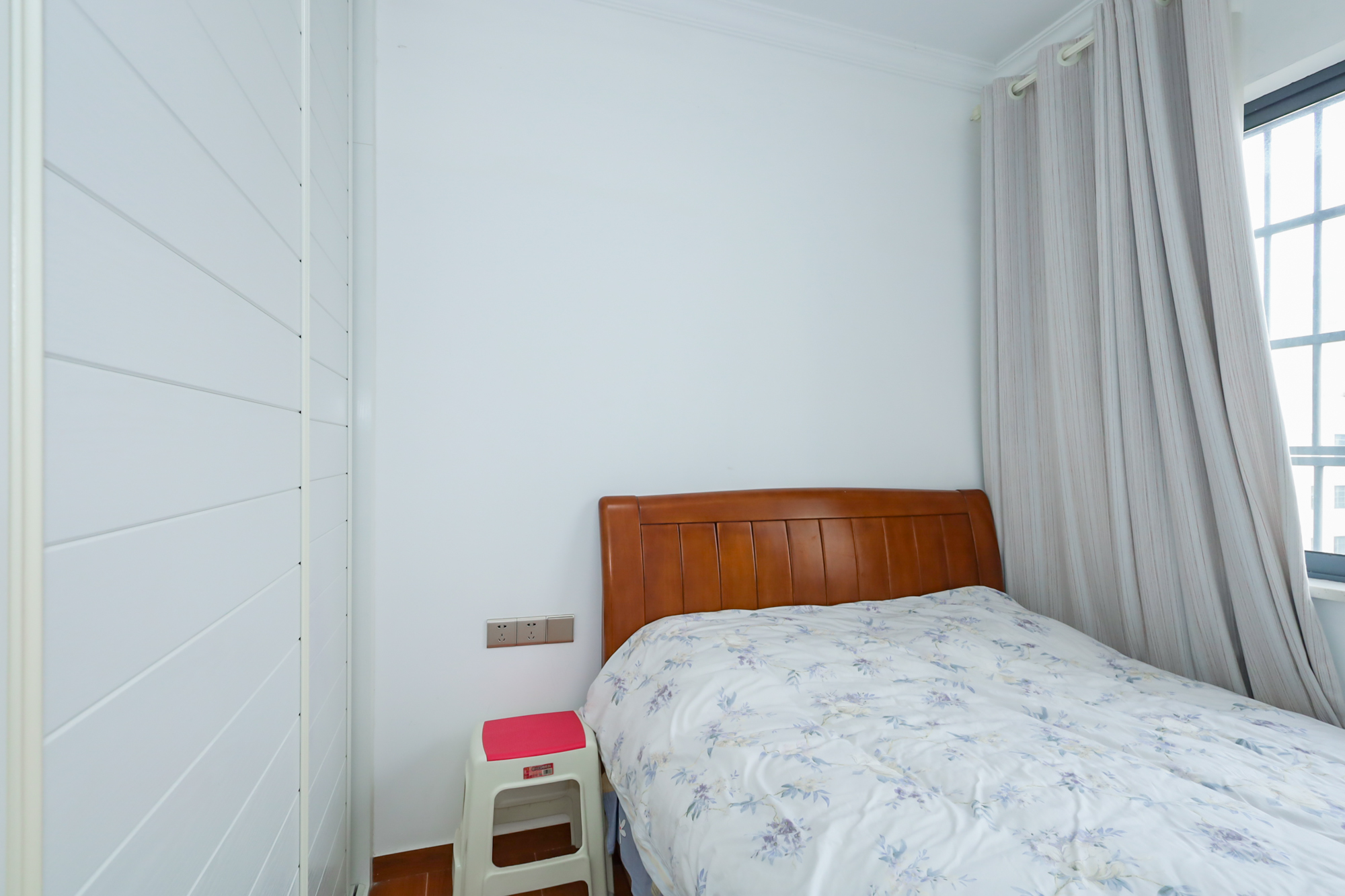 天麓尚层 4室2厅2卫 86.0万 天麓尚层 4室2厅2卫 86.0万卧室