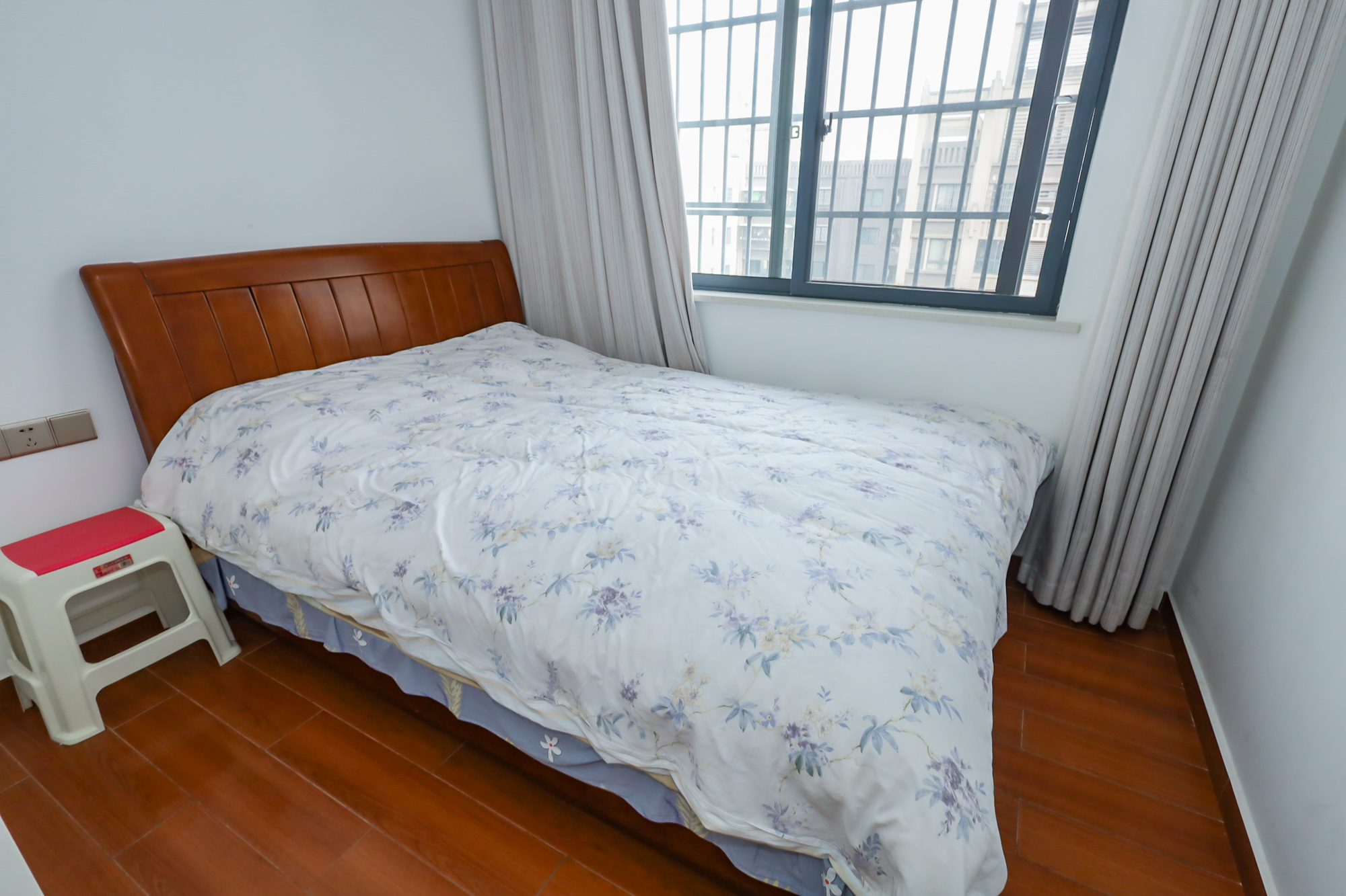 天麓尚层 4室2厅2卫 86.0万 天麓尚层 4室2厅2卫 86.0万卧室