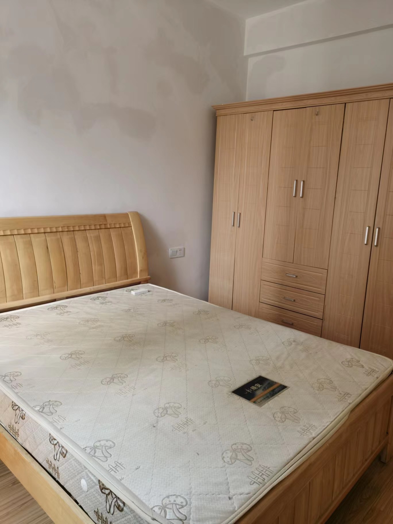 泰山公馆 3室2厅2卫 69.8万 泰山公馆 3室2厅2卫 69.8万室内图