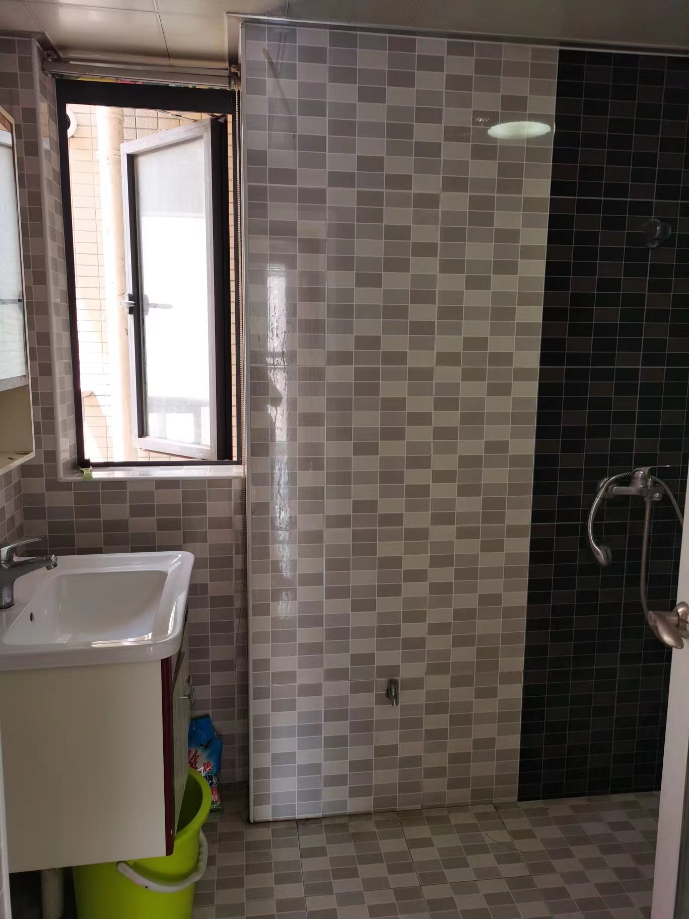 泰山公馆 3室2厅2卫 69.8万 泰山公馆 3室2厅2卫 69.8万室内图